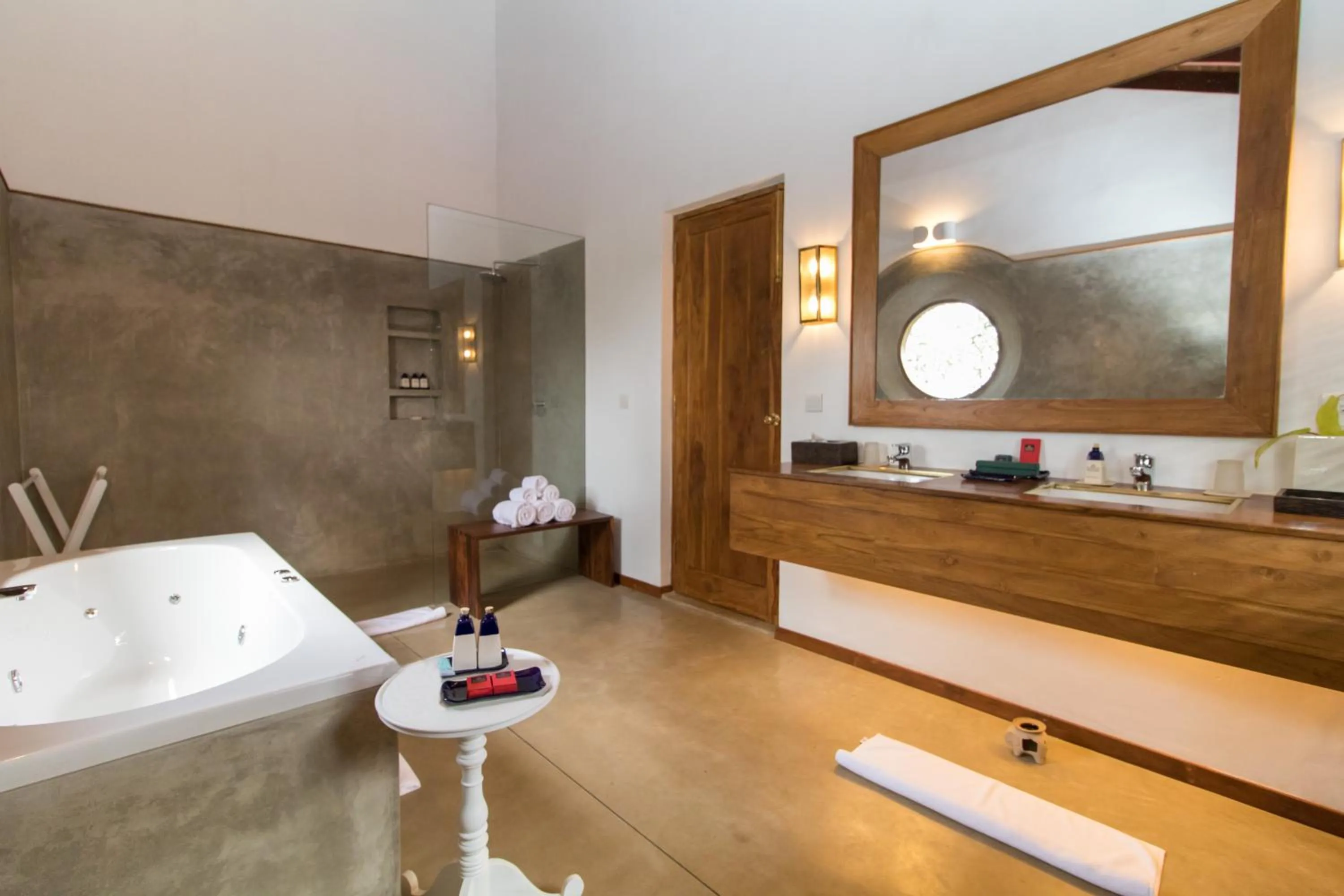 Bathroom in Kings Pavilion Luxury Hotel