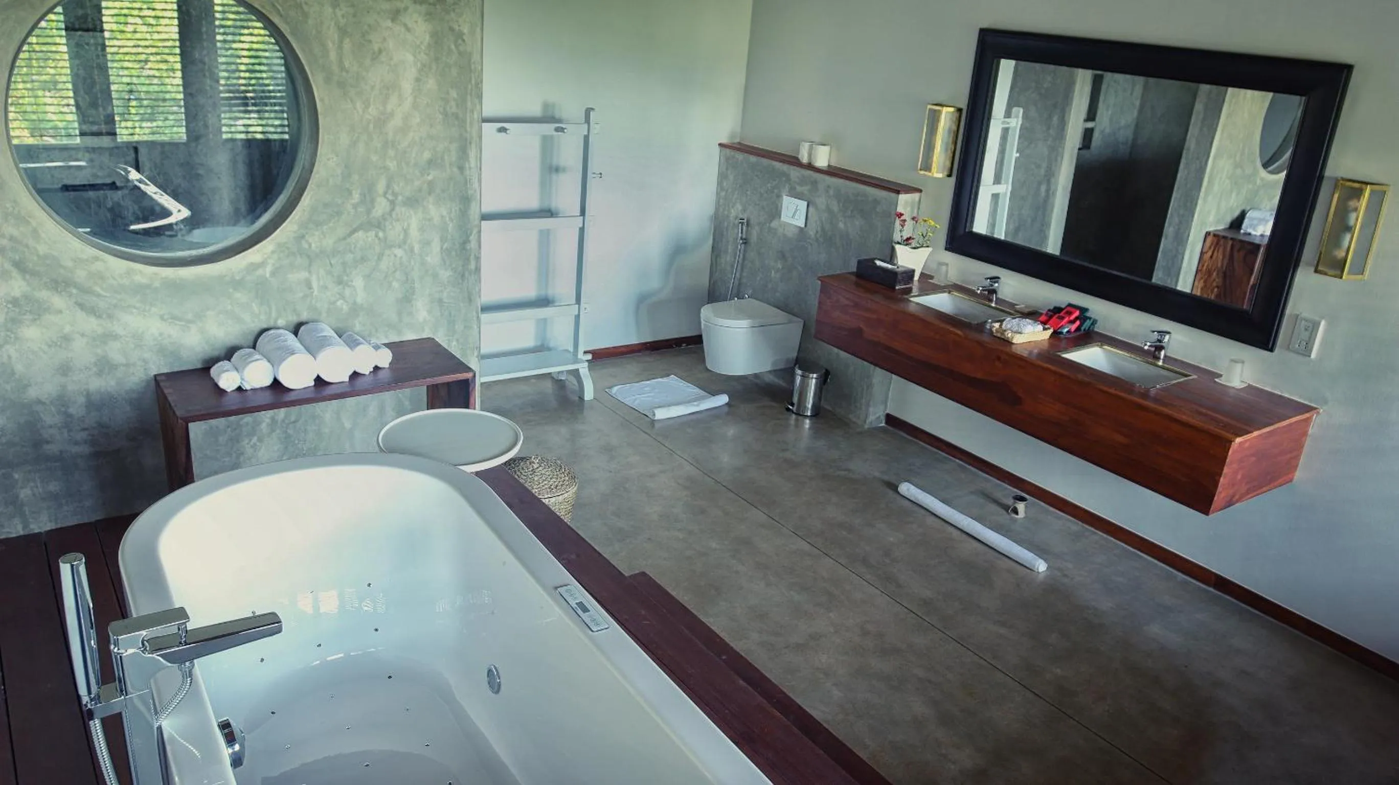 Toilet in Kings Pavilion Luxury Hotel