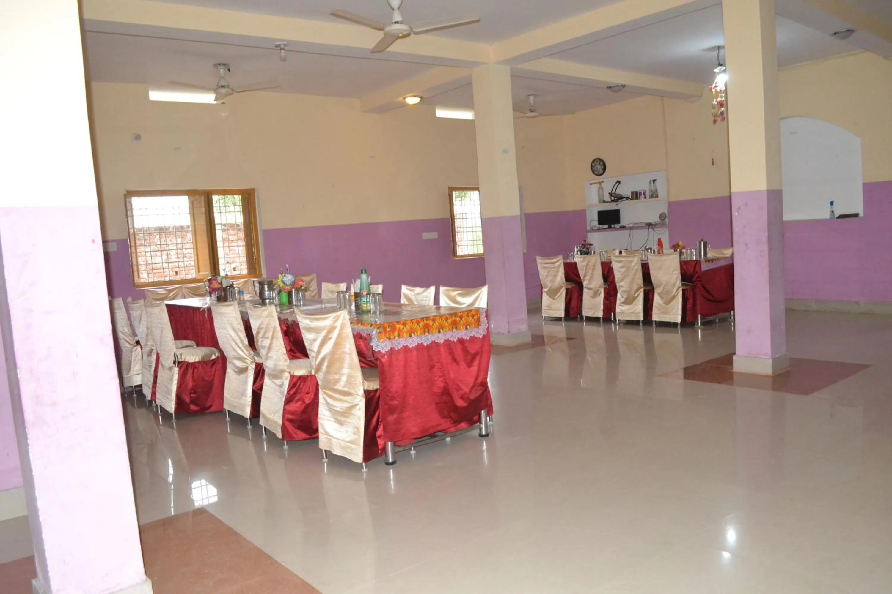 Restaurant/places to eat in Hotel Maurya Vihar Bodhgaya