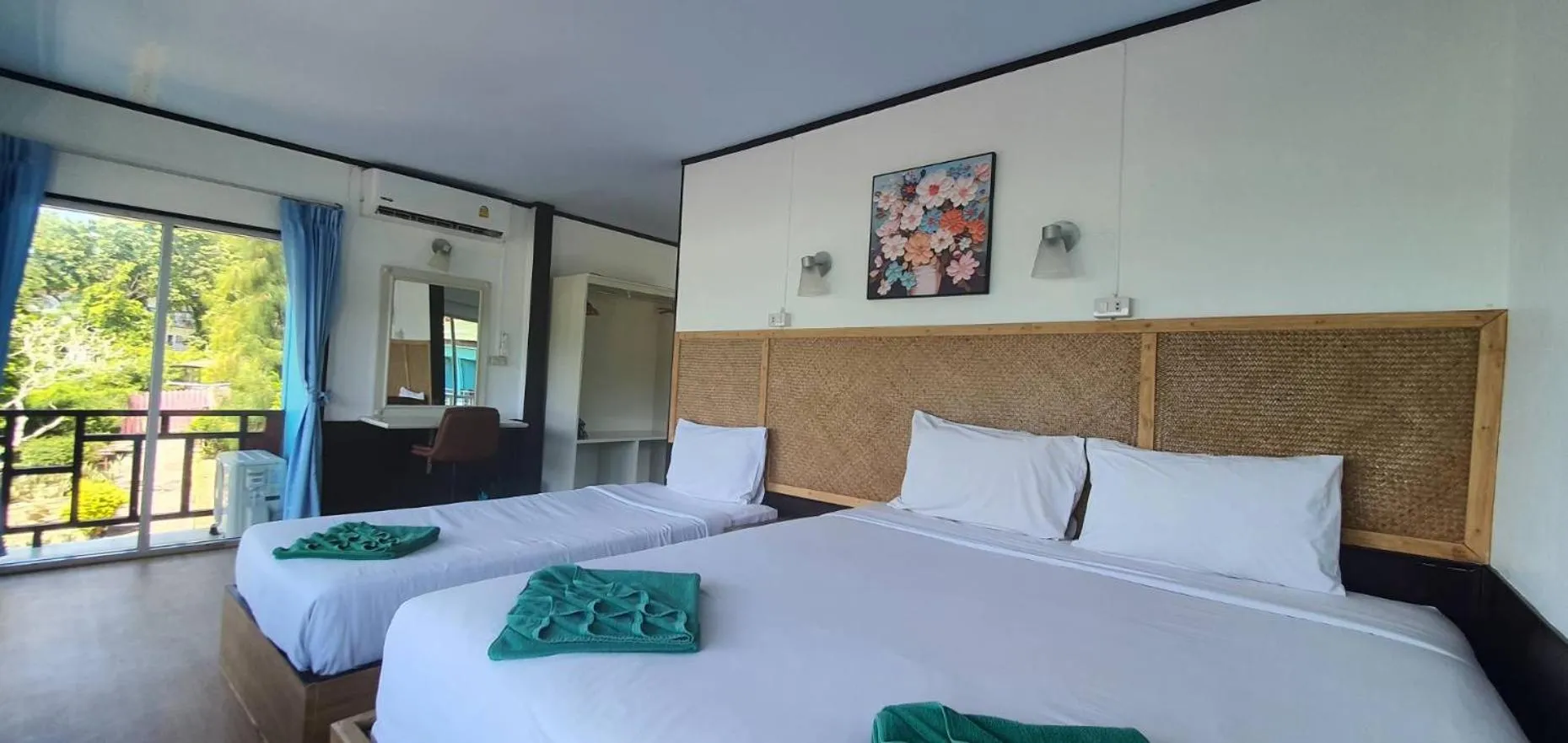 Bed in Phi Phi View Point Resort