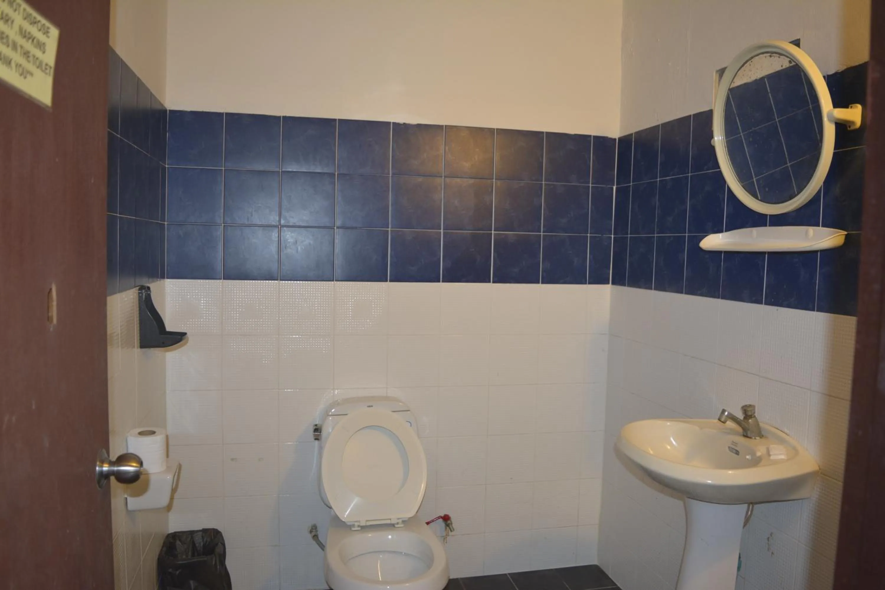 Toilet in Phi Phi View Point Resort