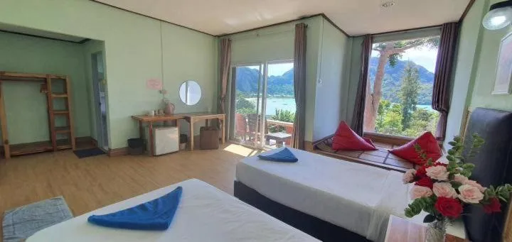 Bed in Phi Phi View Point Resort