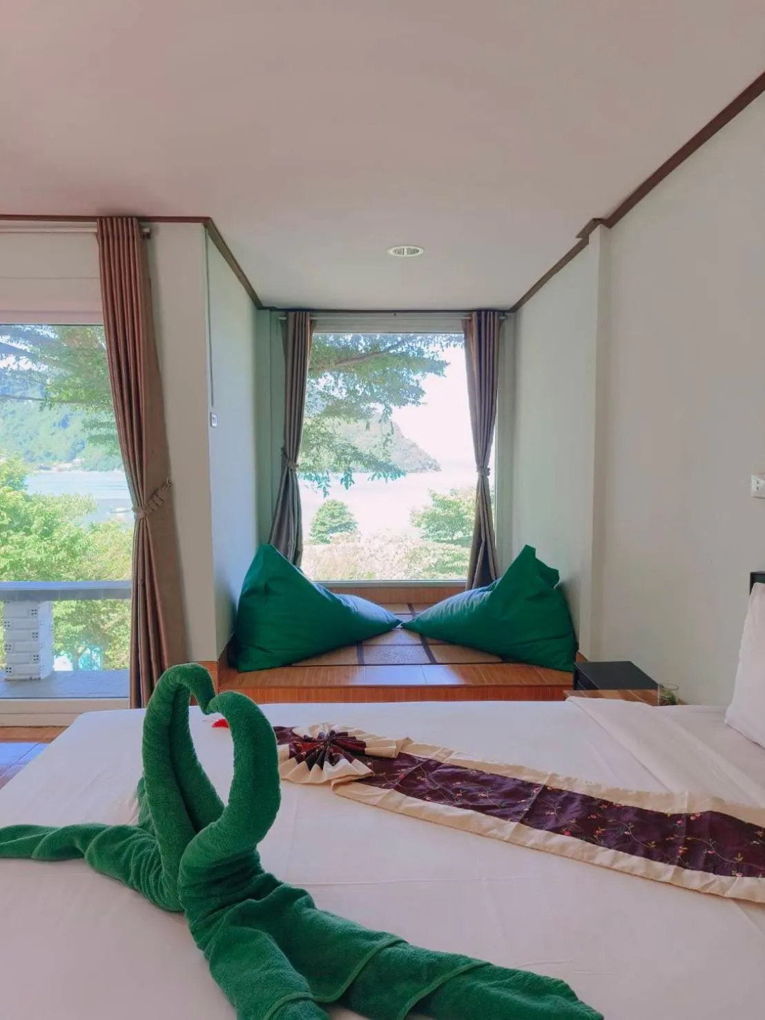 Bed in Phi Phi View Point Resort