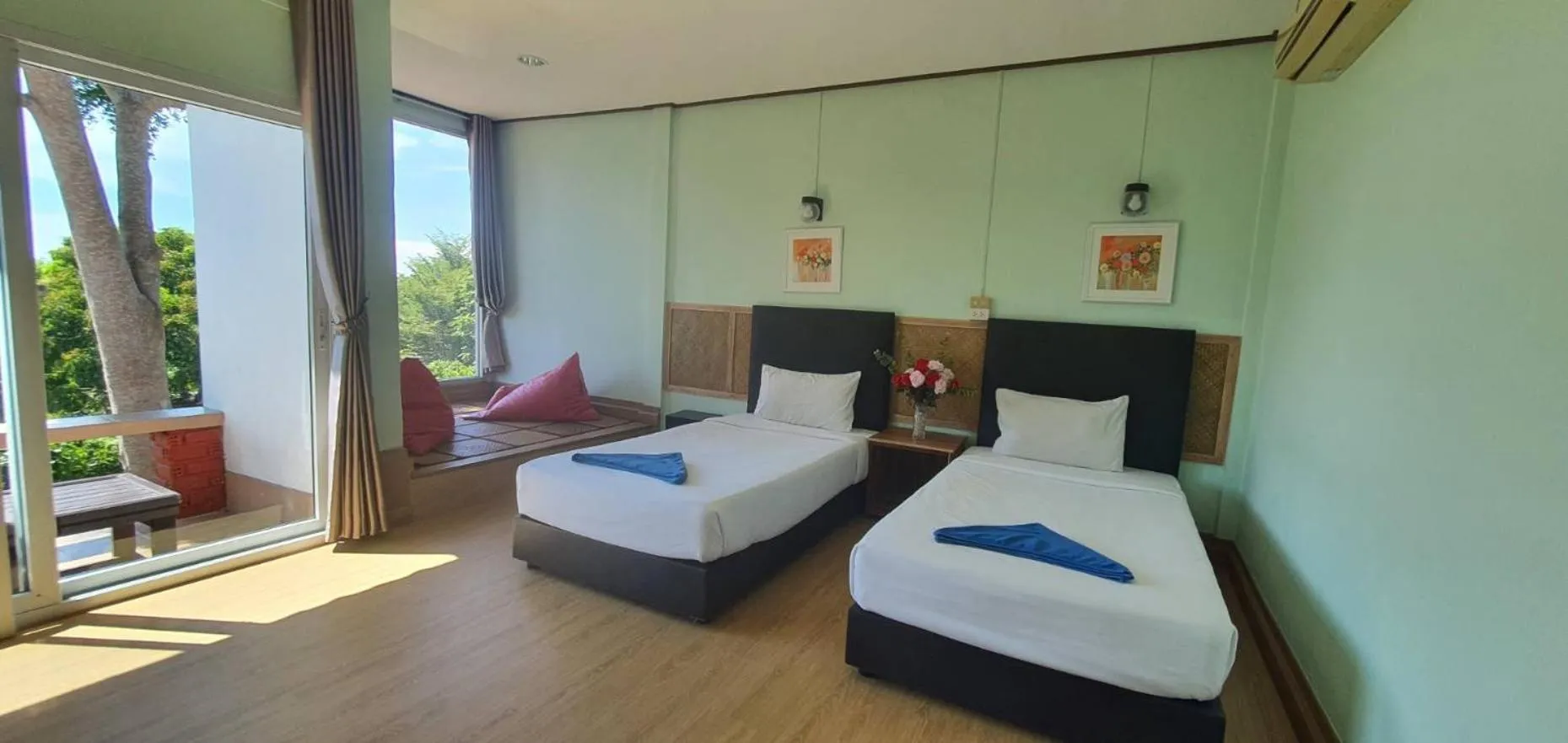 Bed in Phi Phi View Point Resort