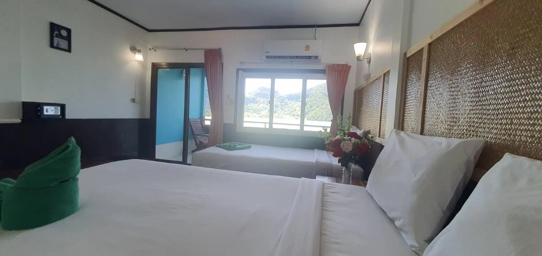 Bed in Phi Phi View Point Resort