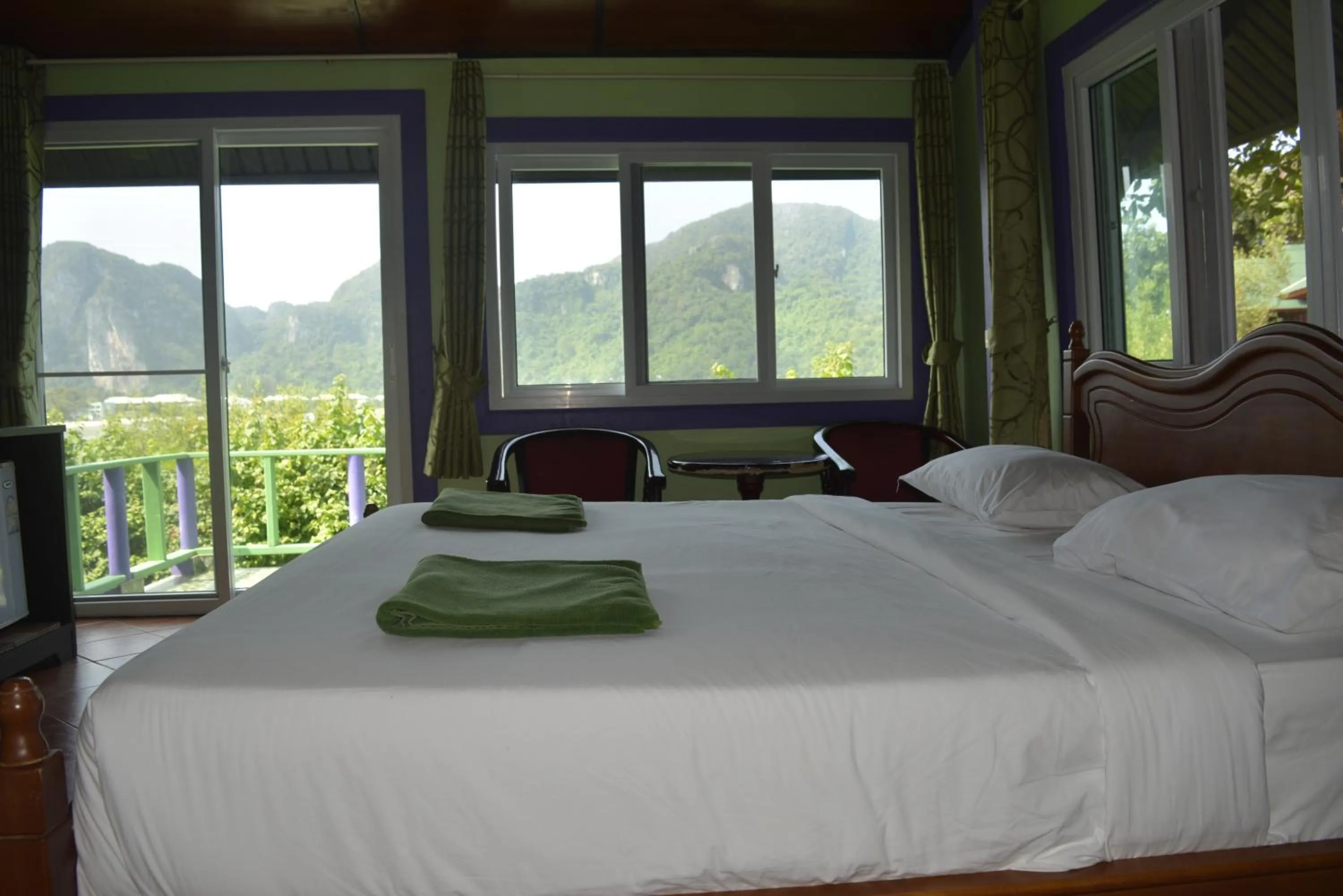 Bedroom, Bed in Phi Phi View Point Resort