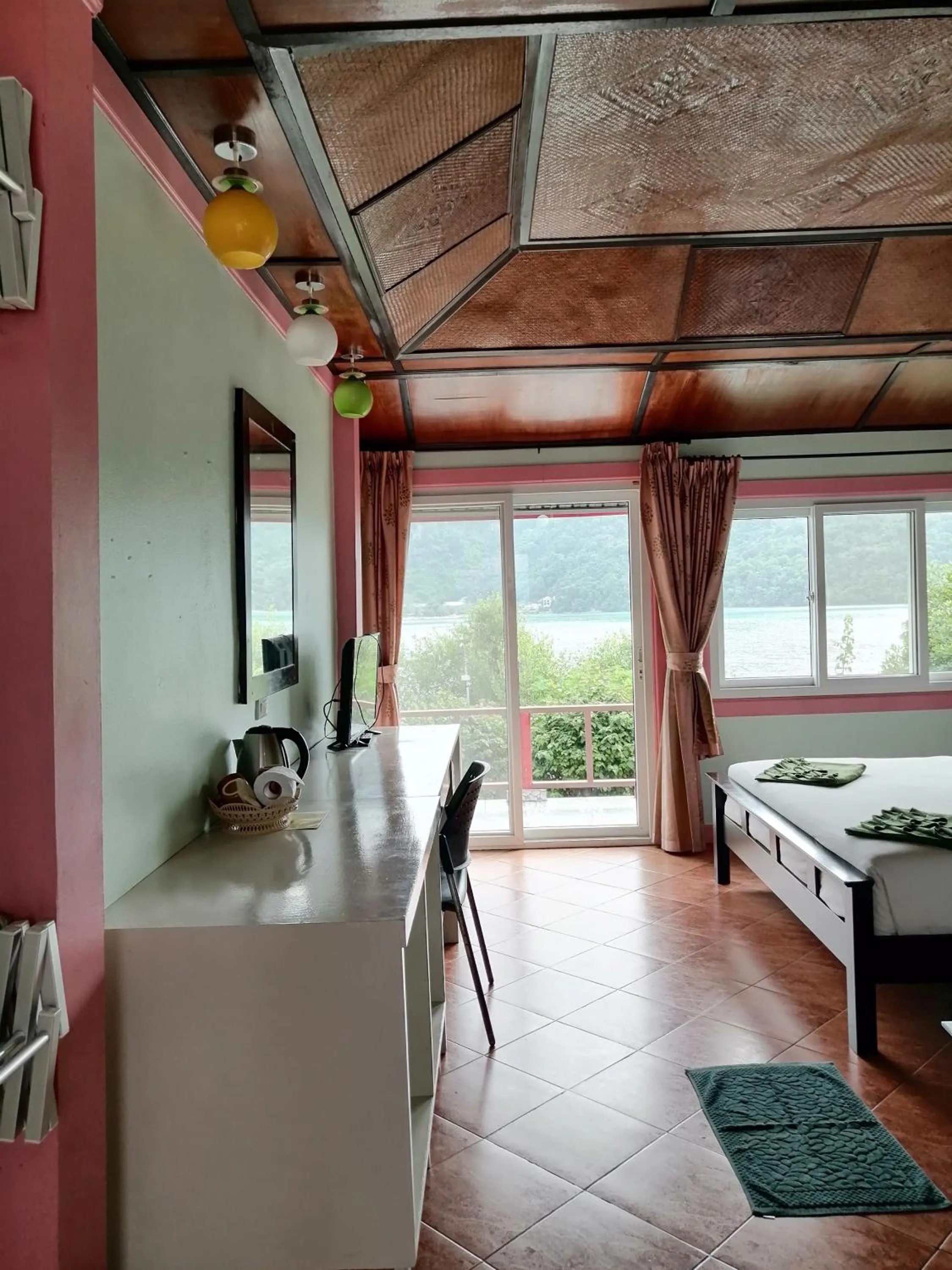 Bed in Phi Phi View Point Resort