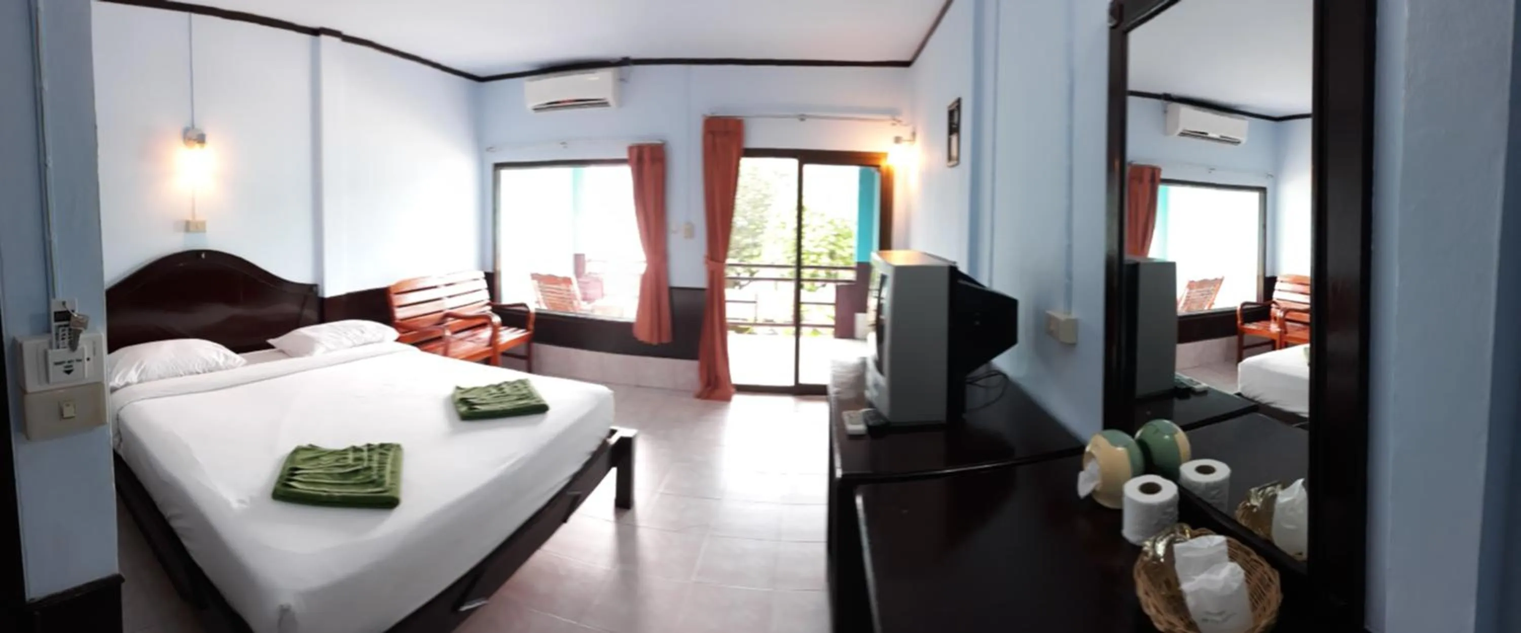 Bed in Phi Phi View Point Resort