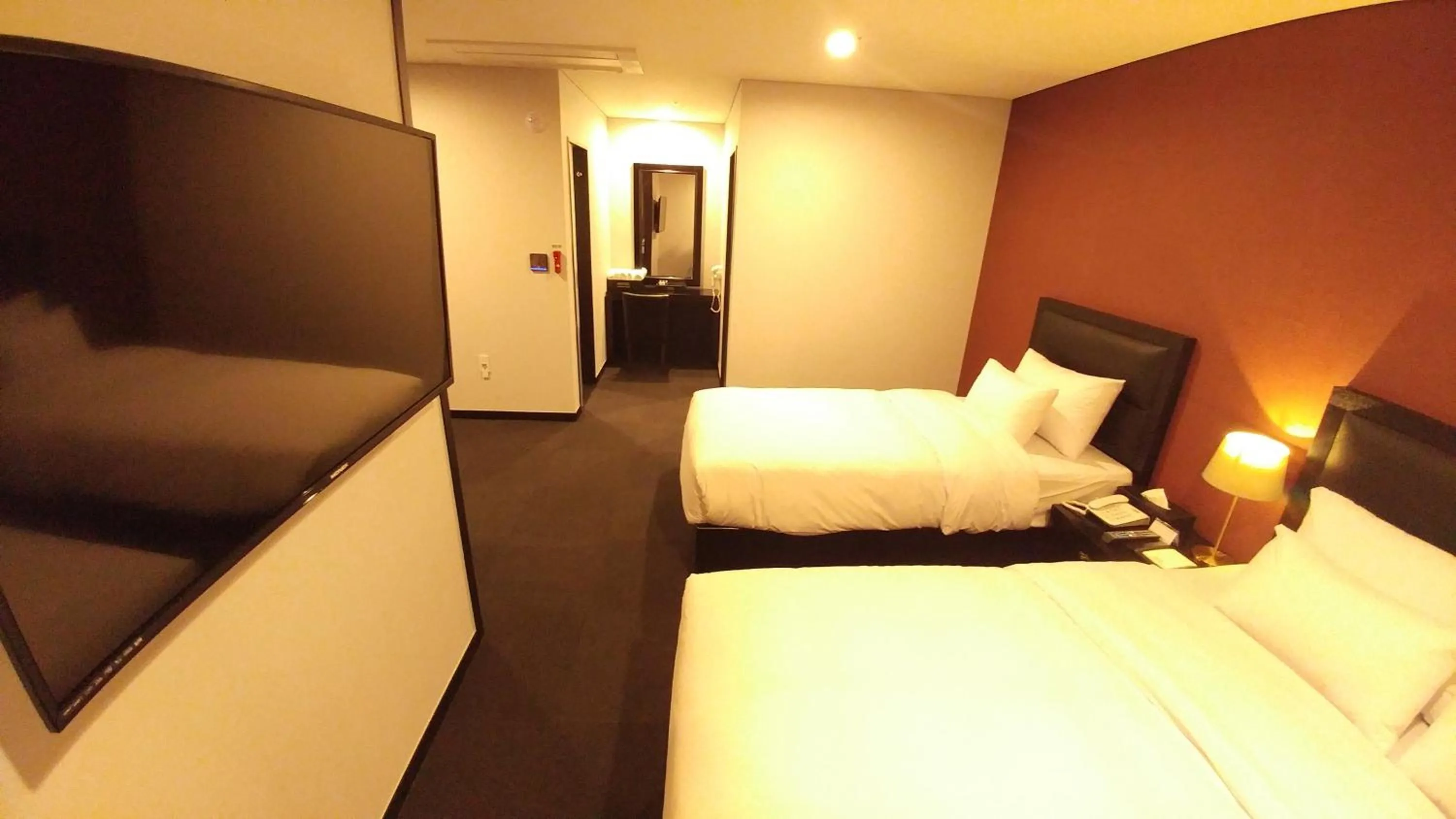 TV and multimedia, Bed in Gangneung Tourist Hotel
