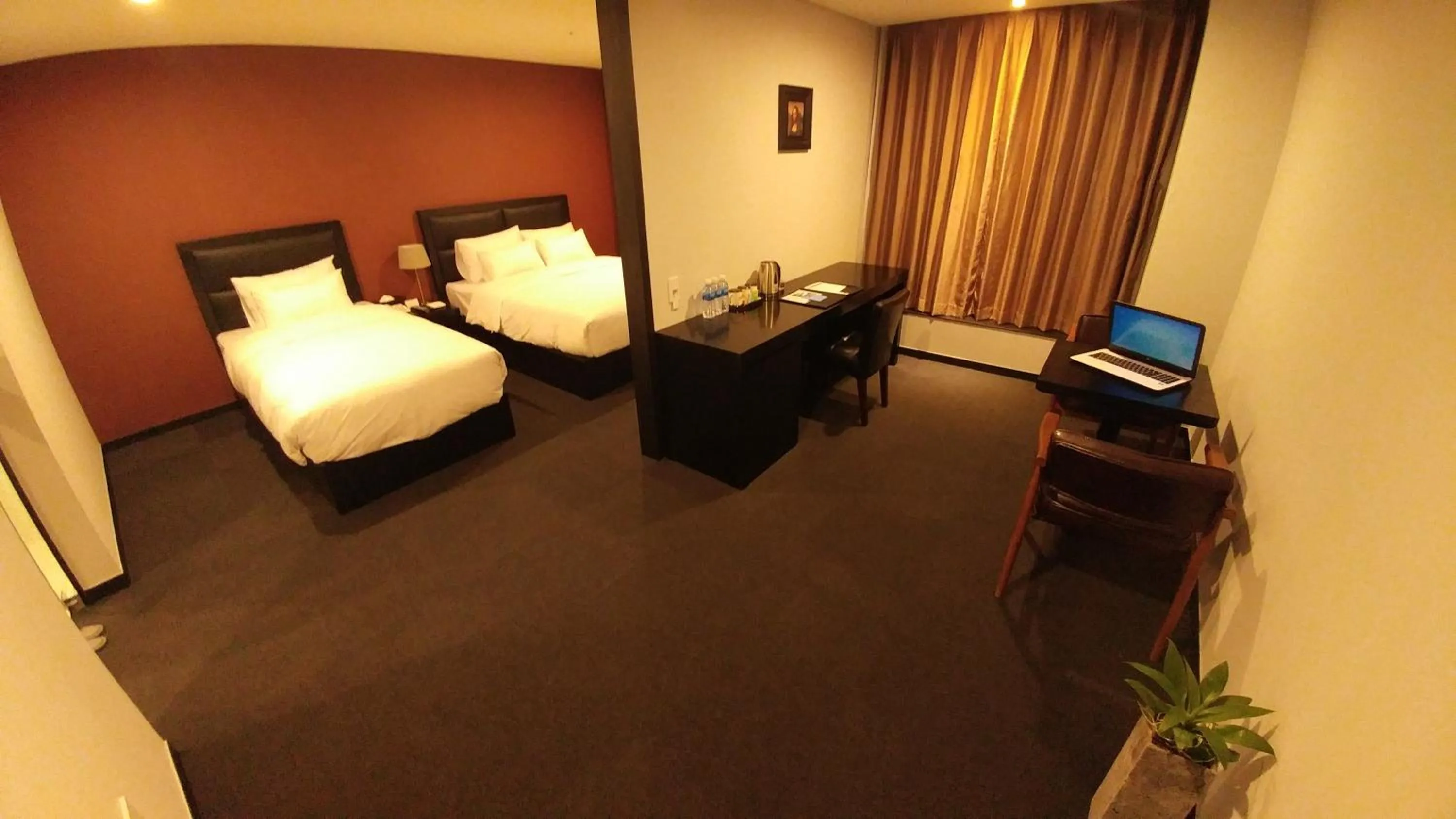 Photo of the whole room, Bed in Gangneung Tourist Hotel
