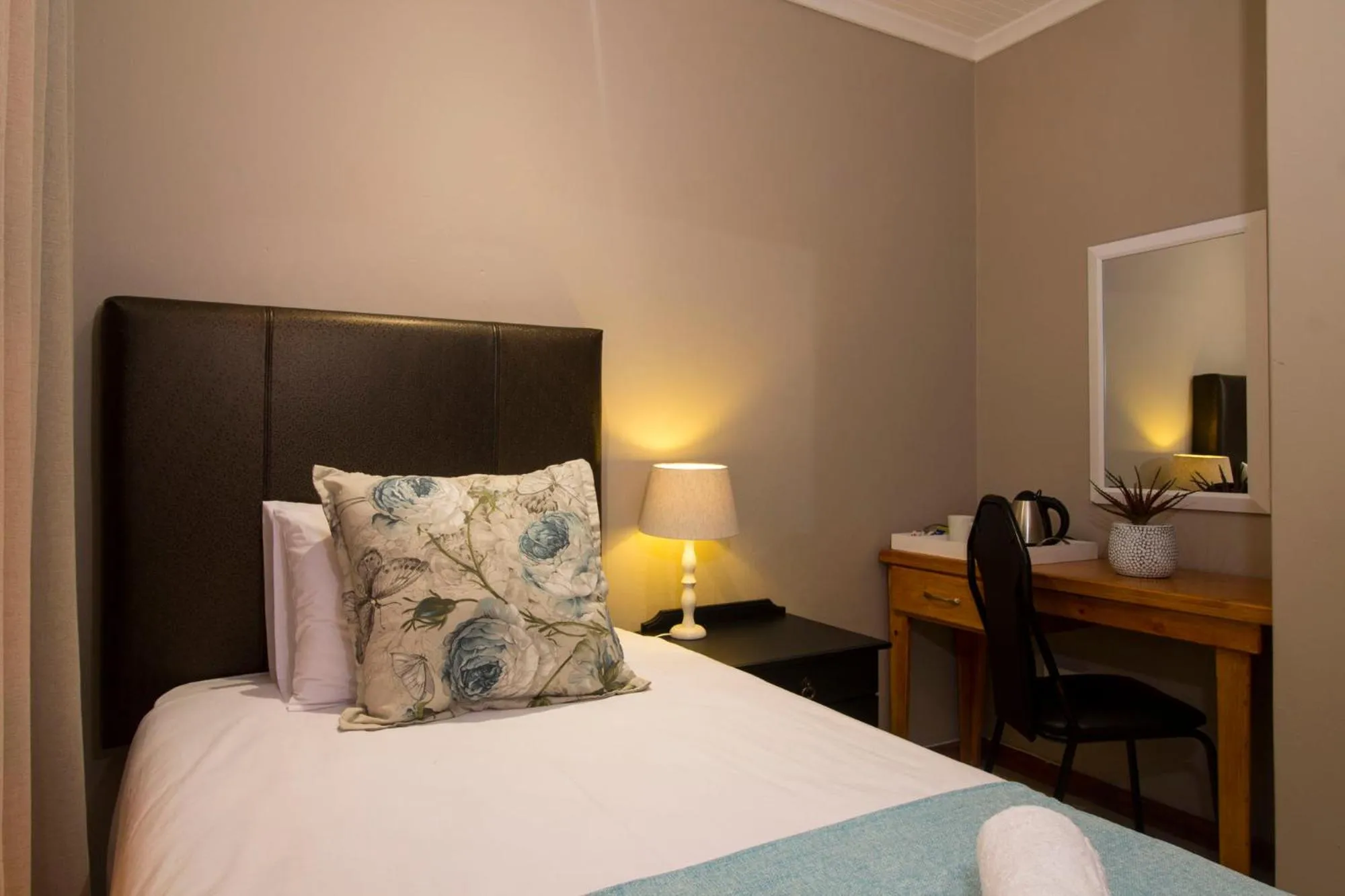 Photo of the whole room, Bed in Tsitsikamma Manor