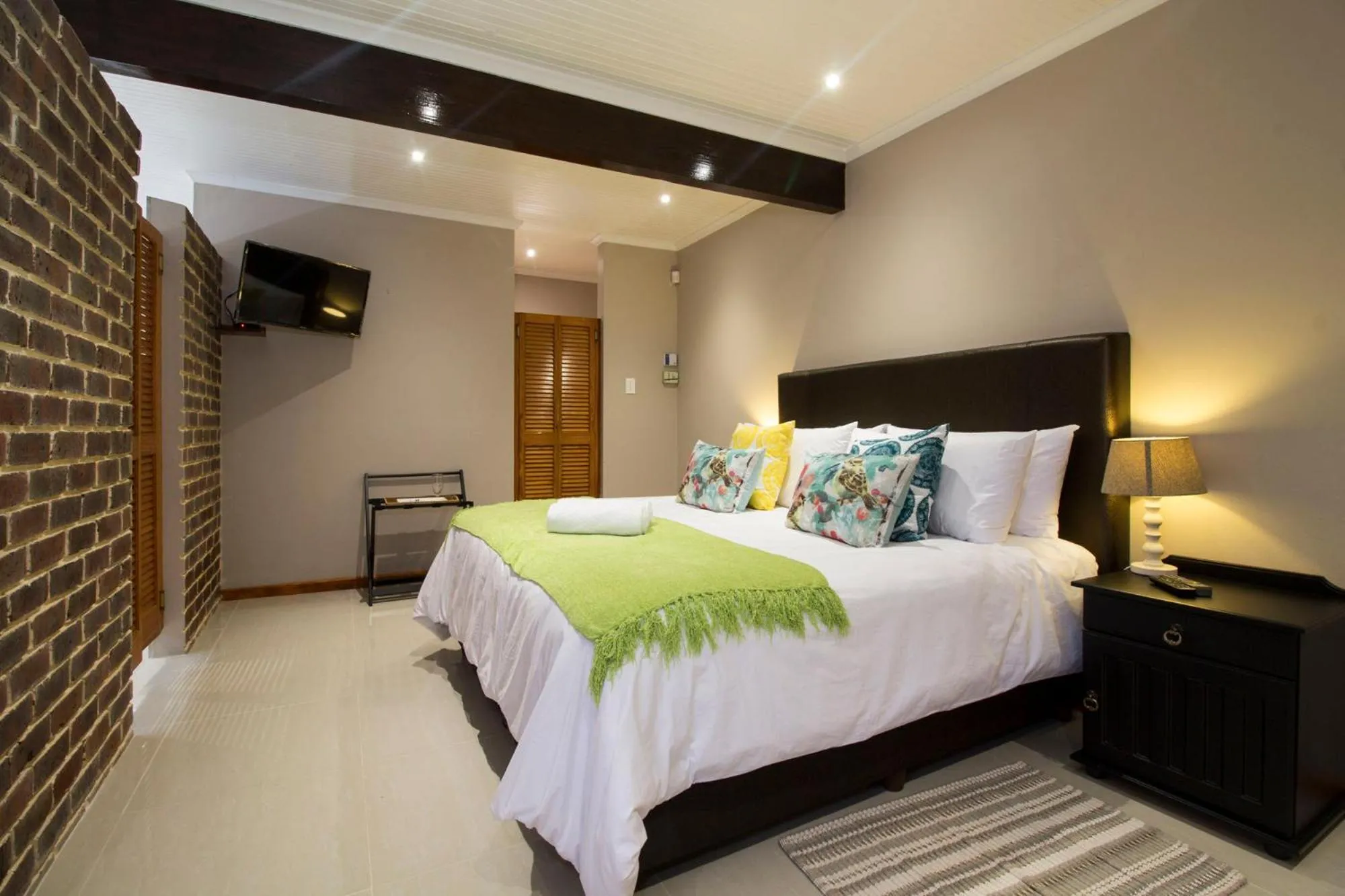 Photo of the whole room, Bed in Tsitsikamma Manor