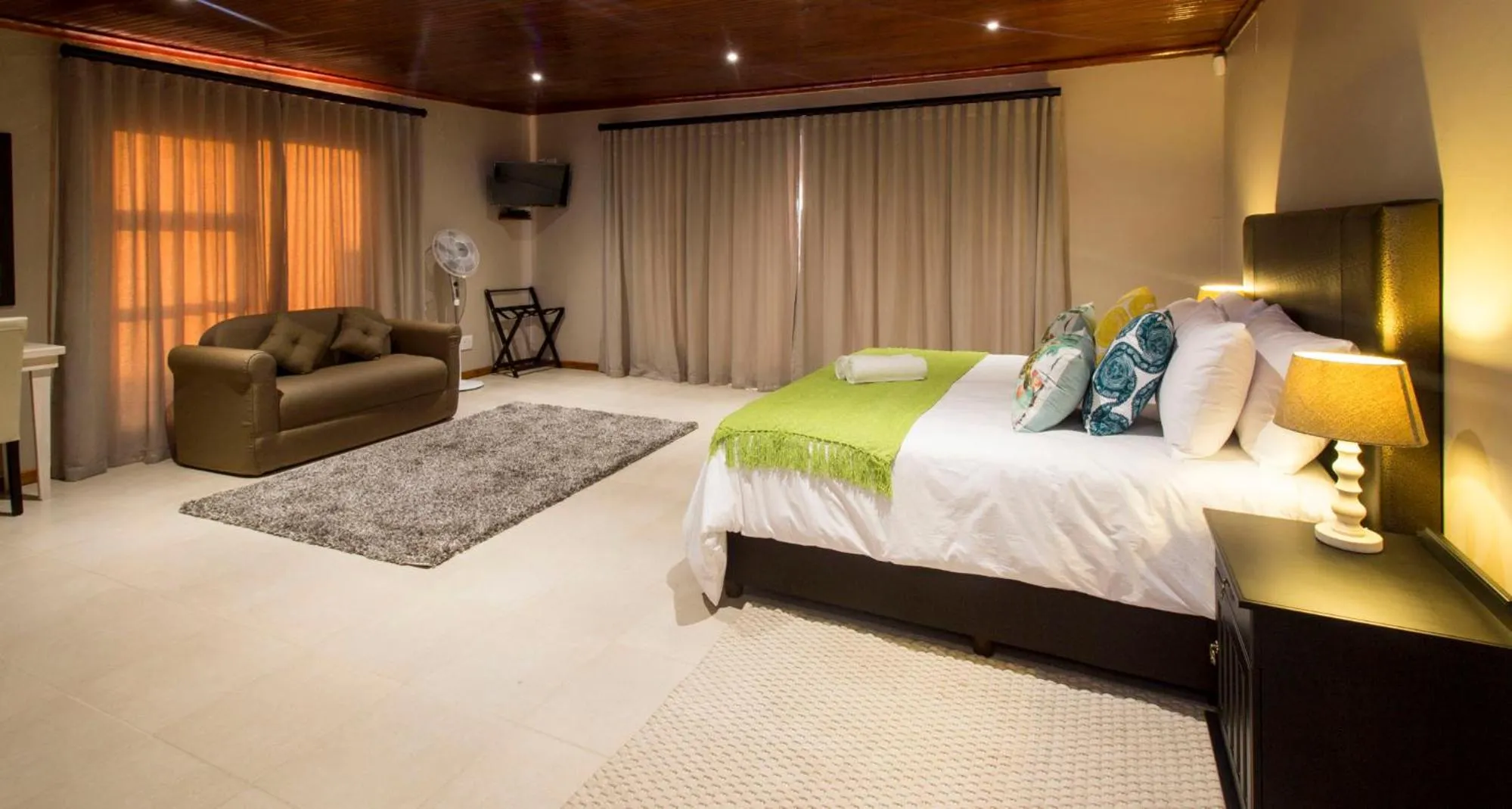 Photo of the whole room, Bed in Tsitsikamma Manor