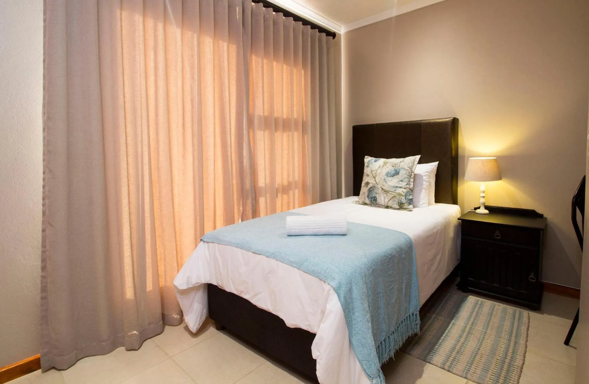 Photo of the whole room, Bed in Tsitsikamma Manor