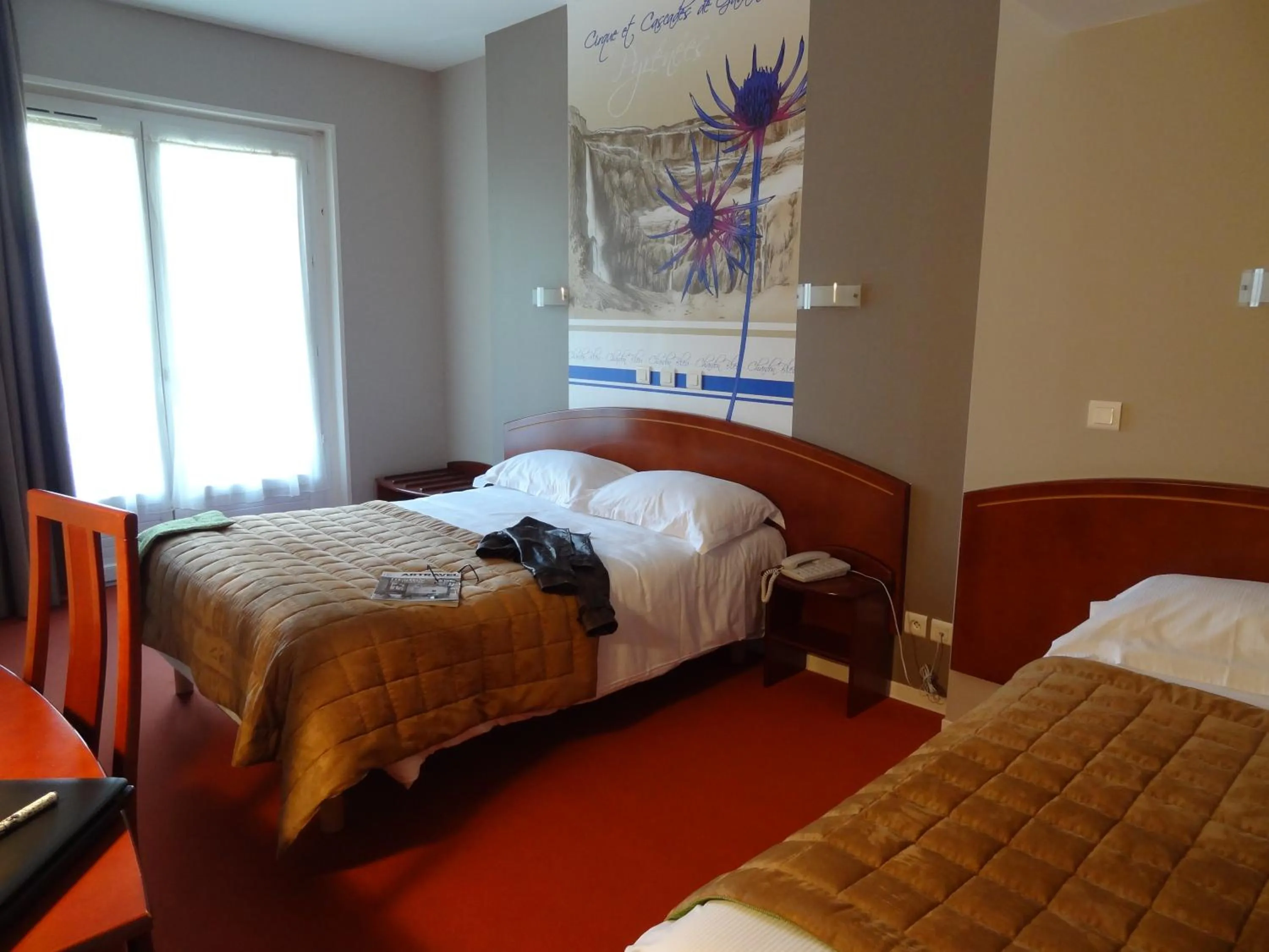 Balcony/Terrace, Bed in Cit'Hotel de la Marne