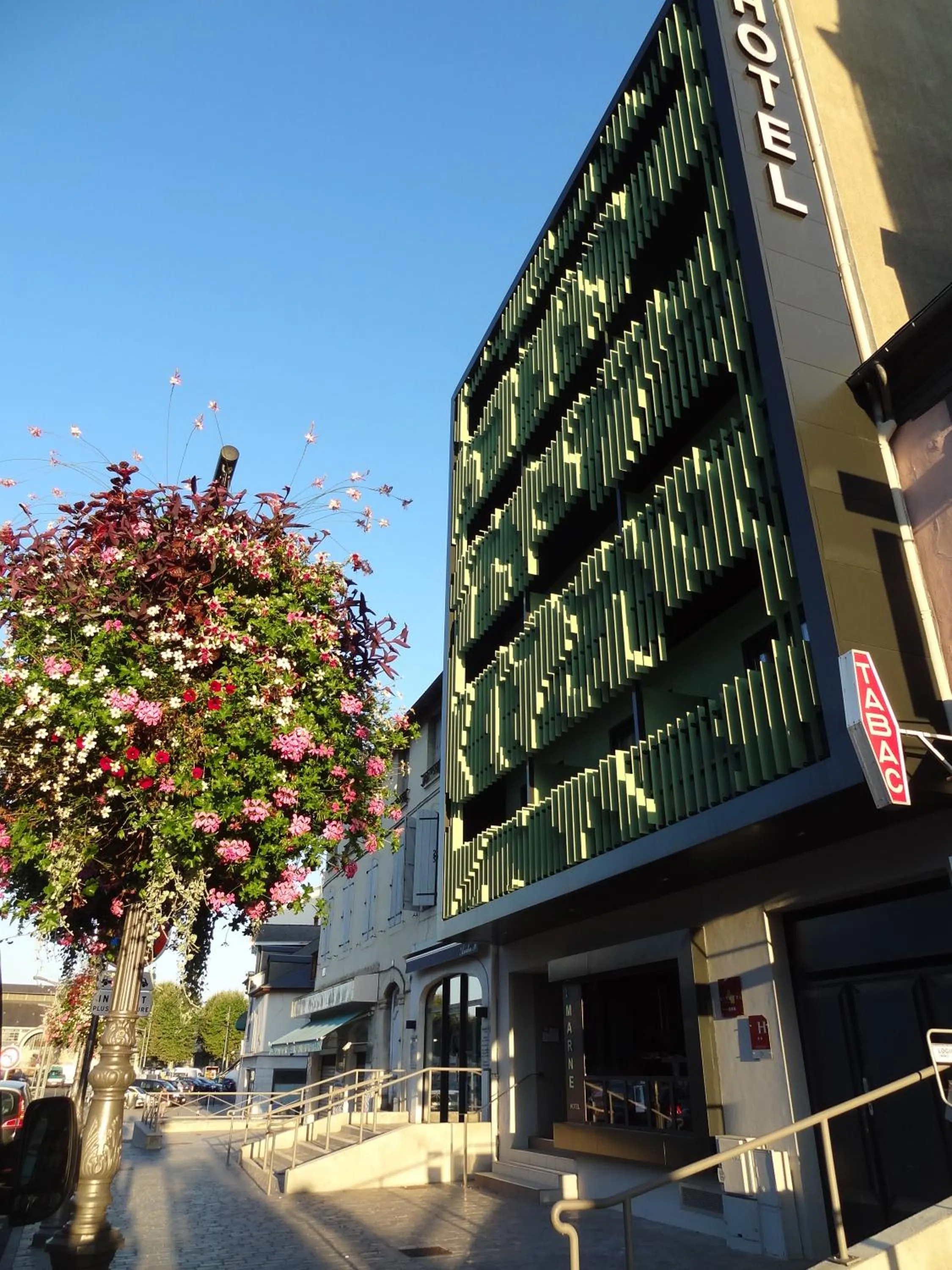 Property building in Cit'Hotel de la Marne