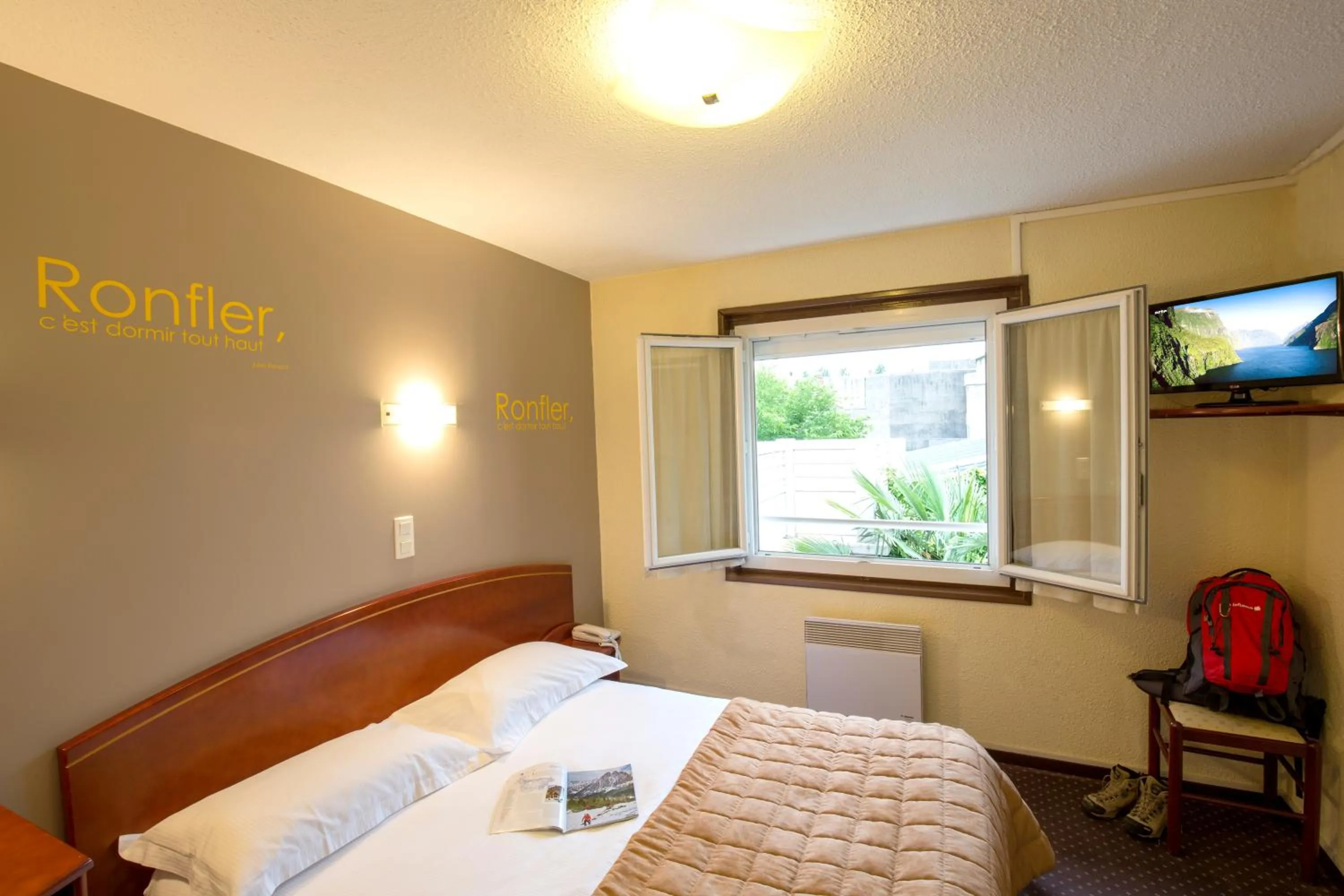 Photo of the whole room, Bed in Cit'Hotel de la Marne