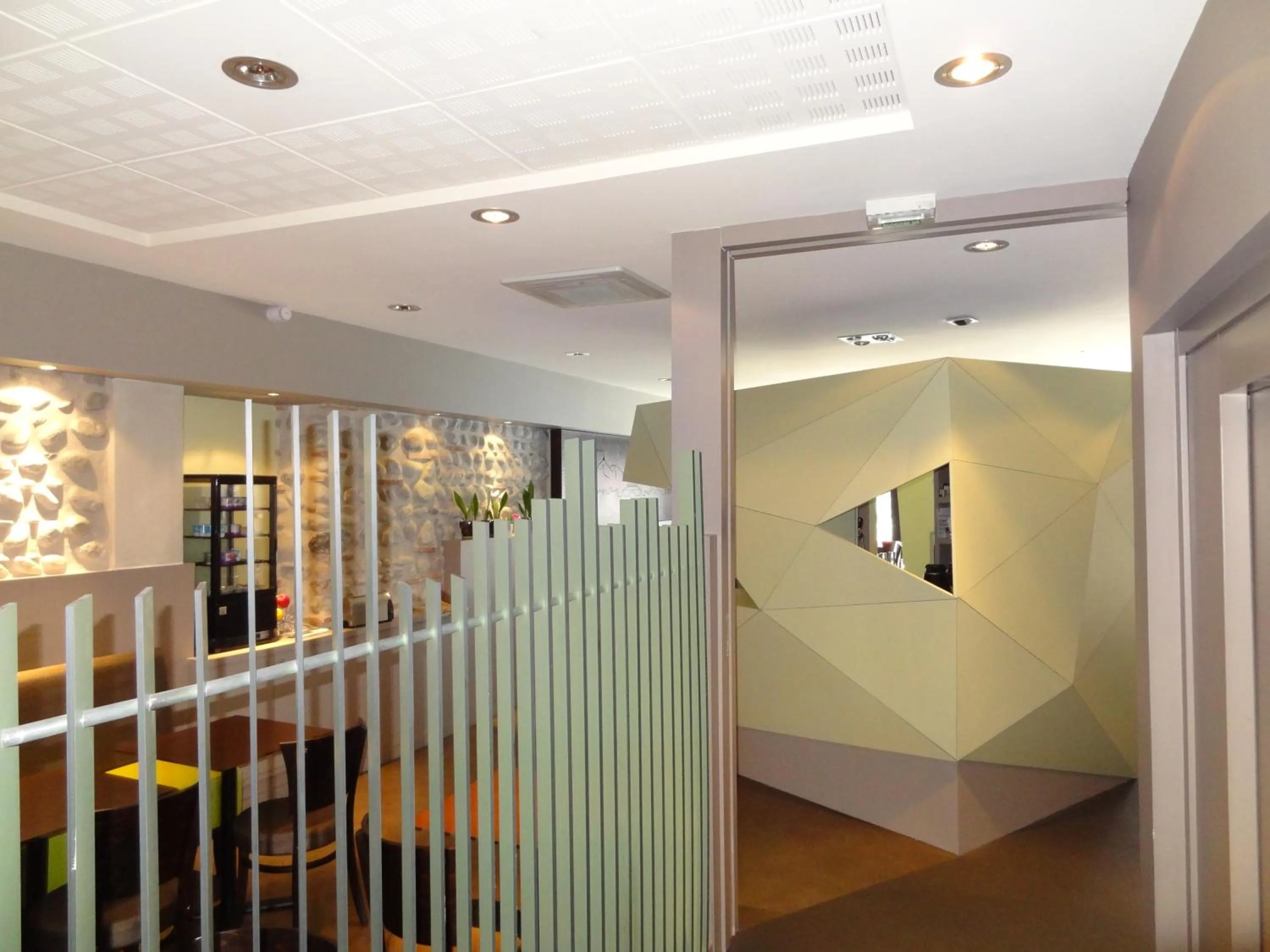 Lobby or reception in Cit'Hotel de la Marne