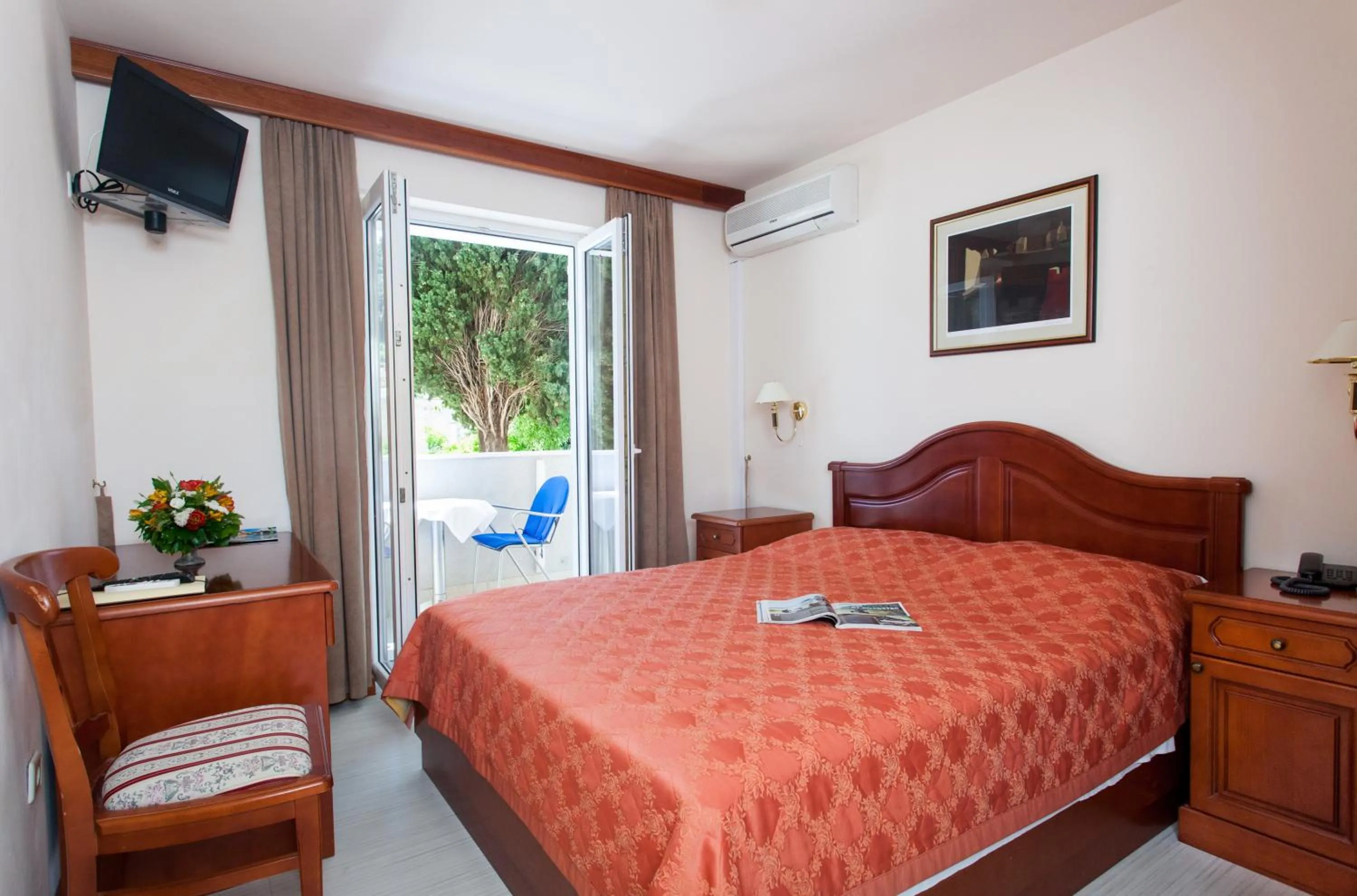 Photo of the whole room, Bed in Hotel Dubrovnik