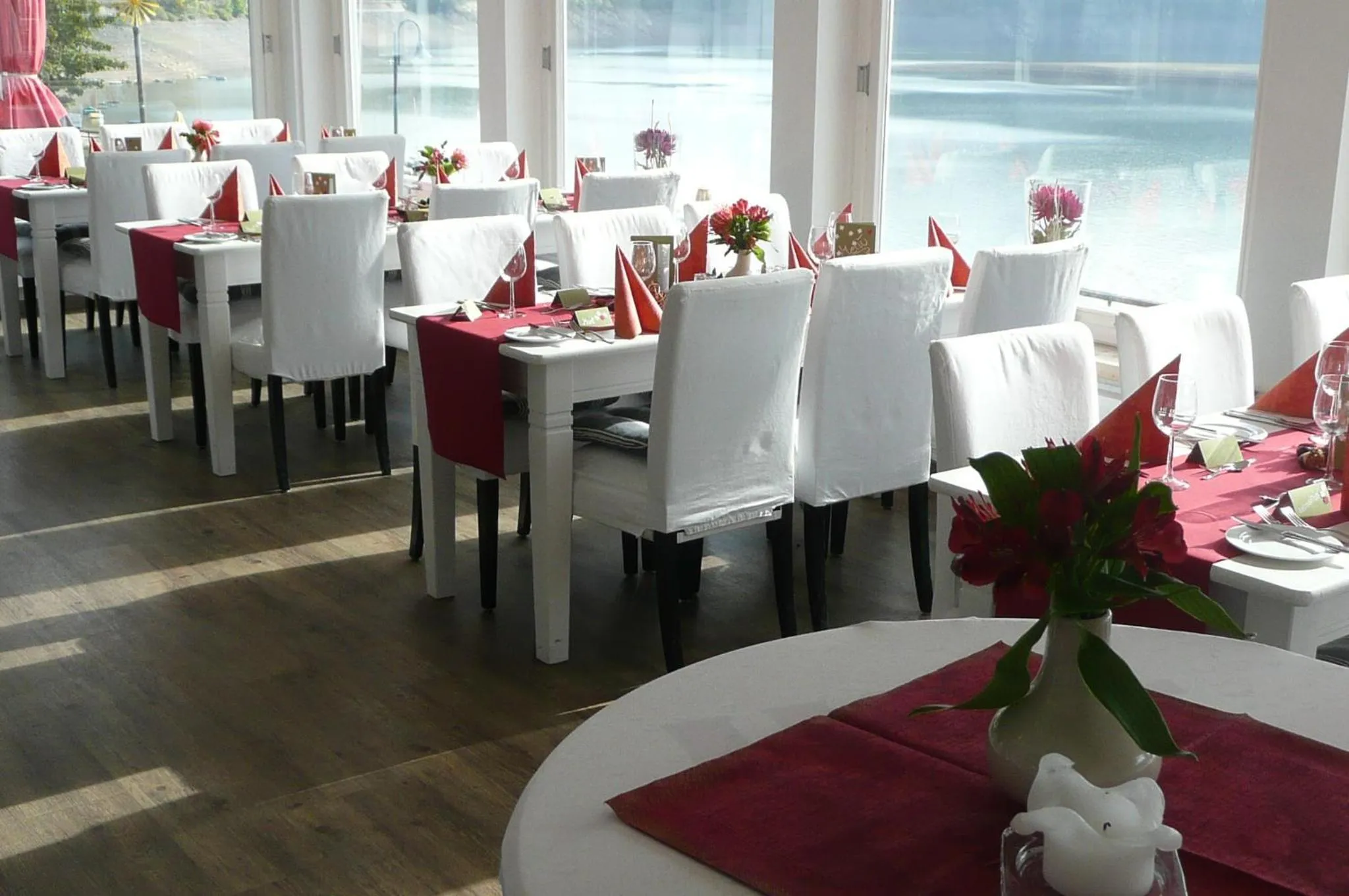 Restaurant/places to eat in Strandhaus Edersee Nr 12 - Kaminzimmer, Seeblick, Badestrand, Seeterrasse
