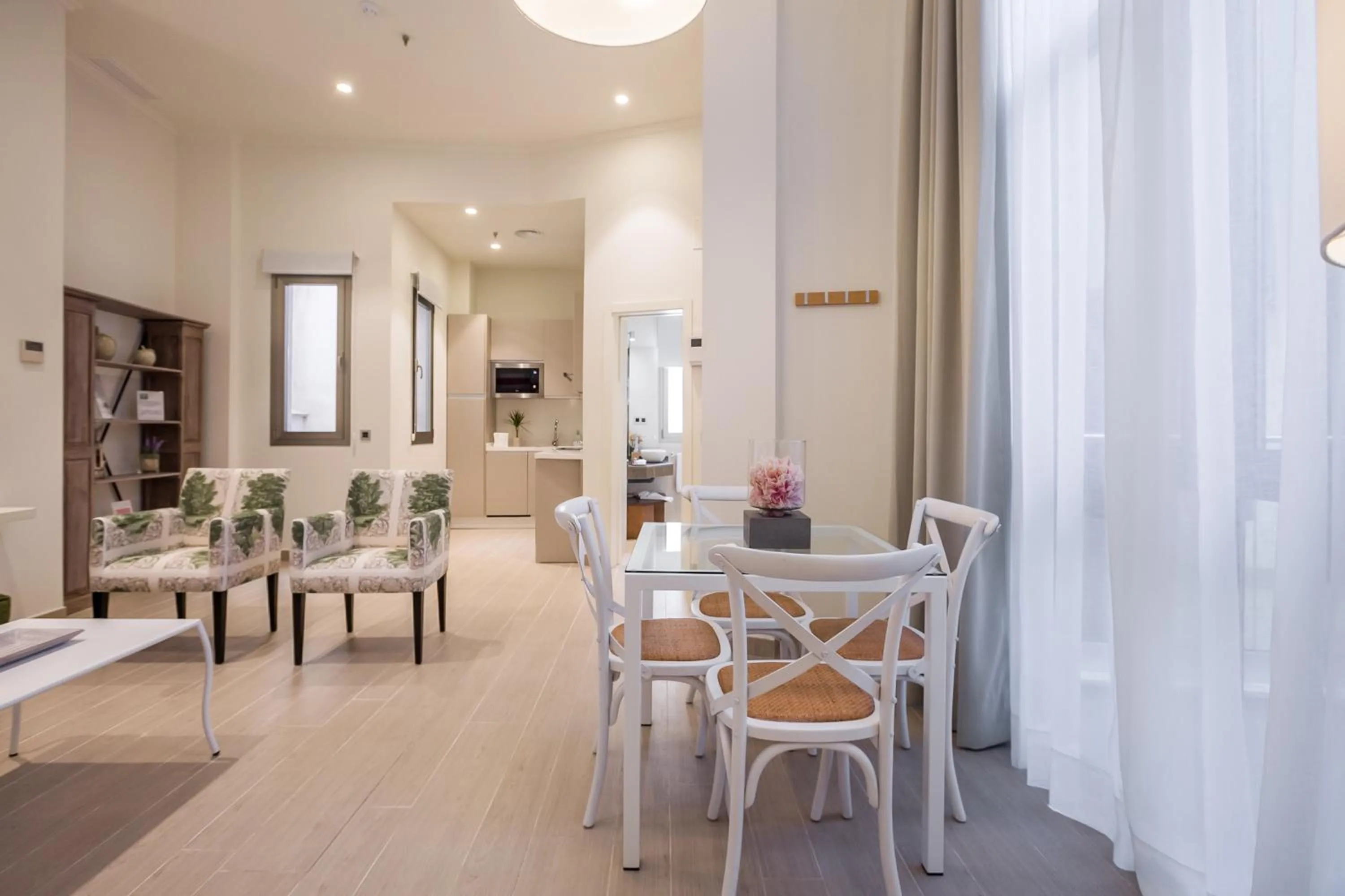 Kitchen or kitchenette in Welldone Cathedral Suites