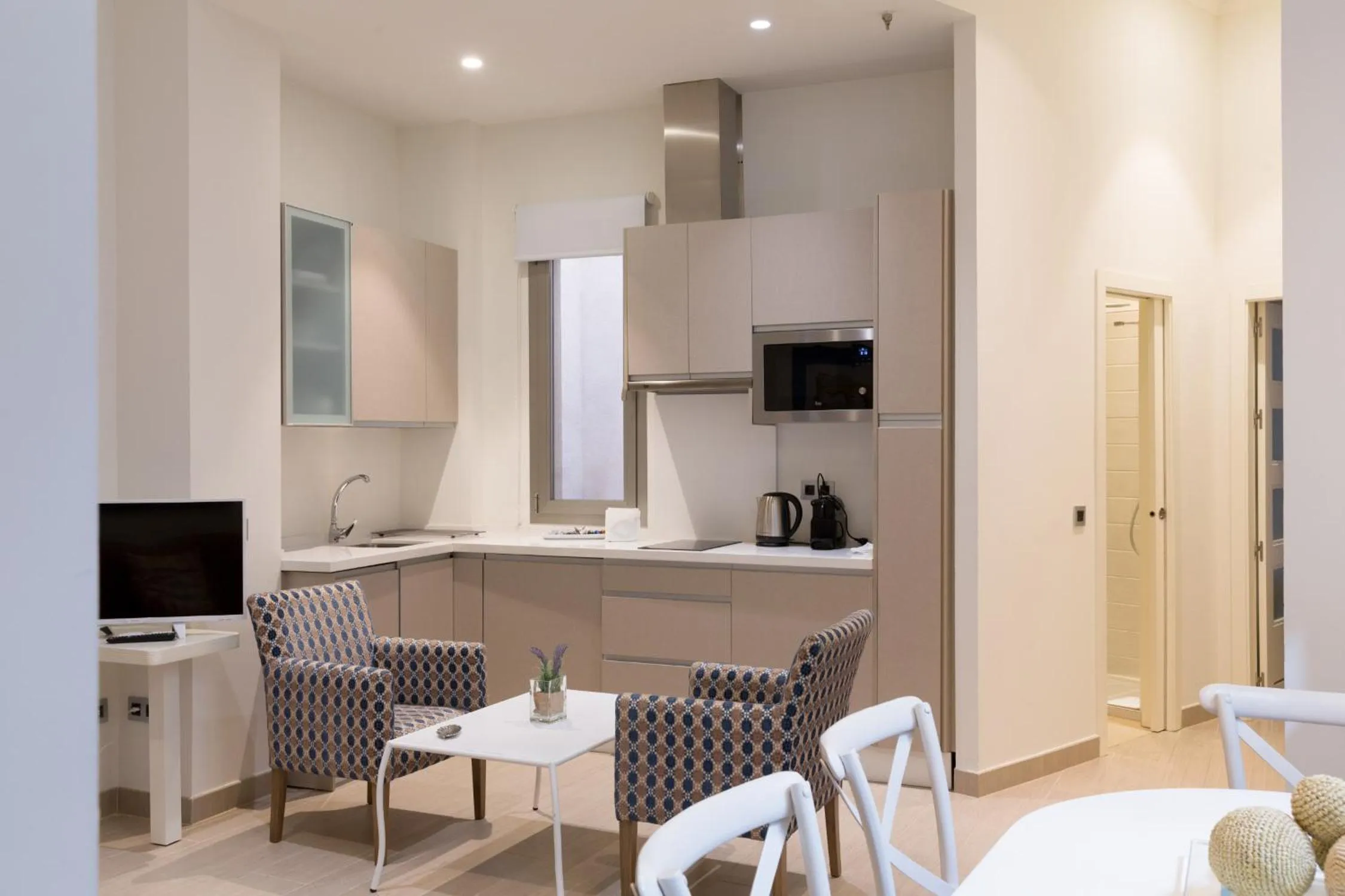 Kitchen or kitchenette in Welldone Cathedral Suites