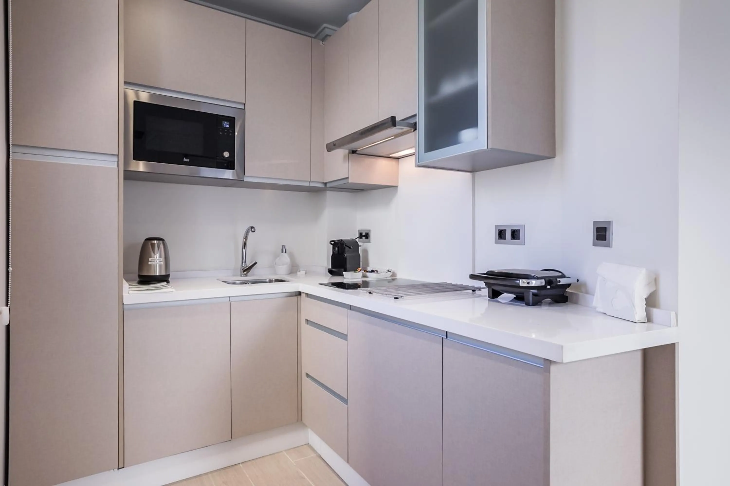 Kitchen or kitchenette in Welldone Cathedral Suites
