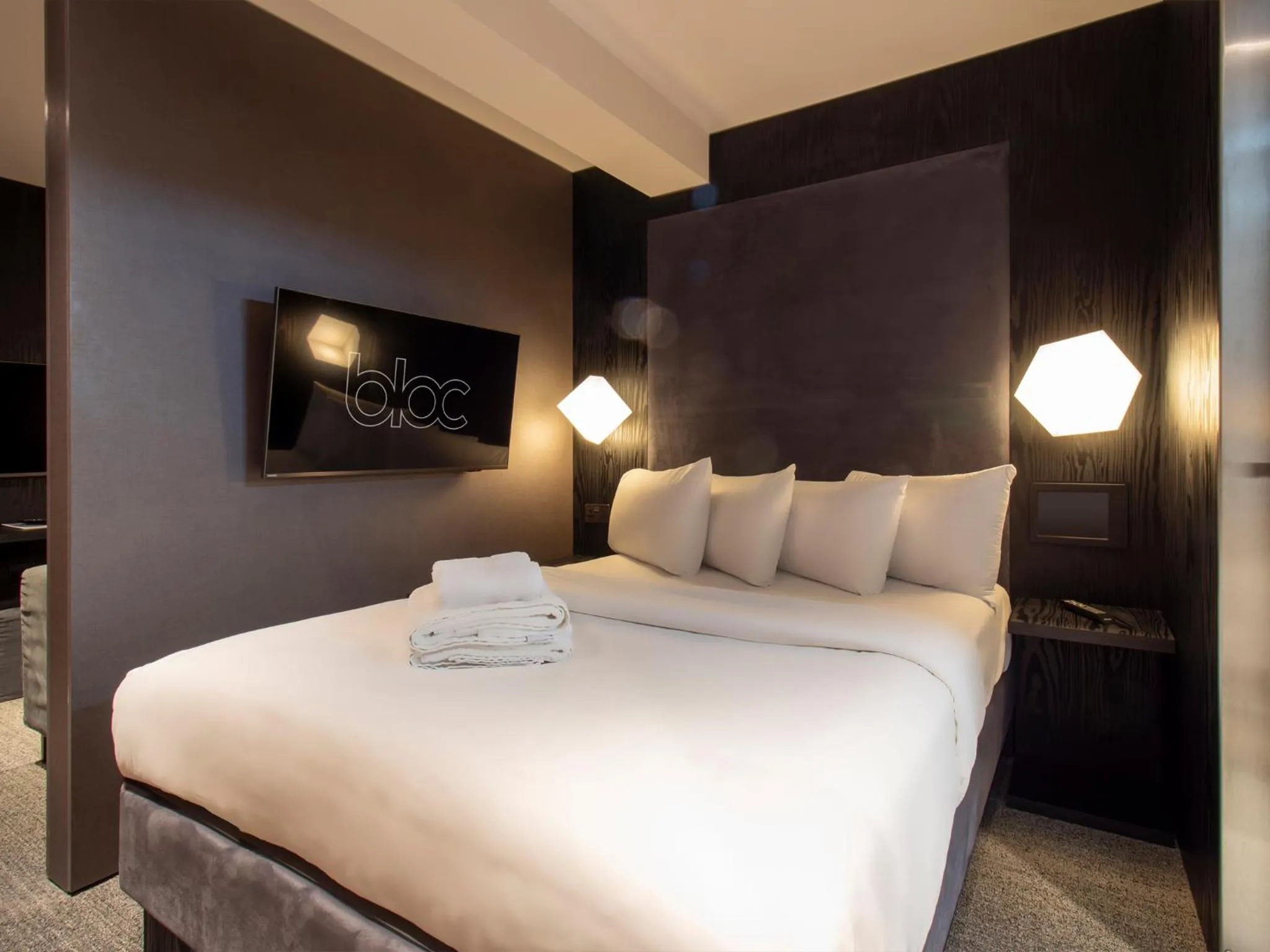 Bathroom in Apartment Bloc