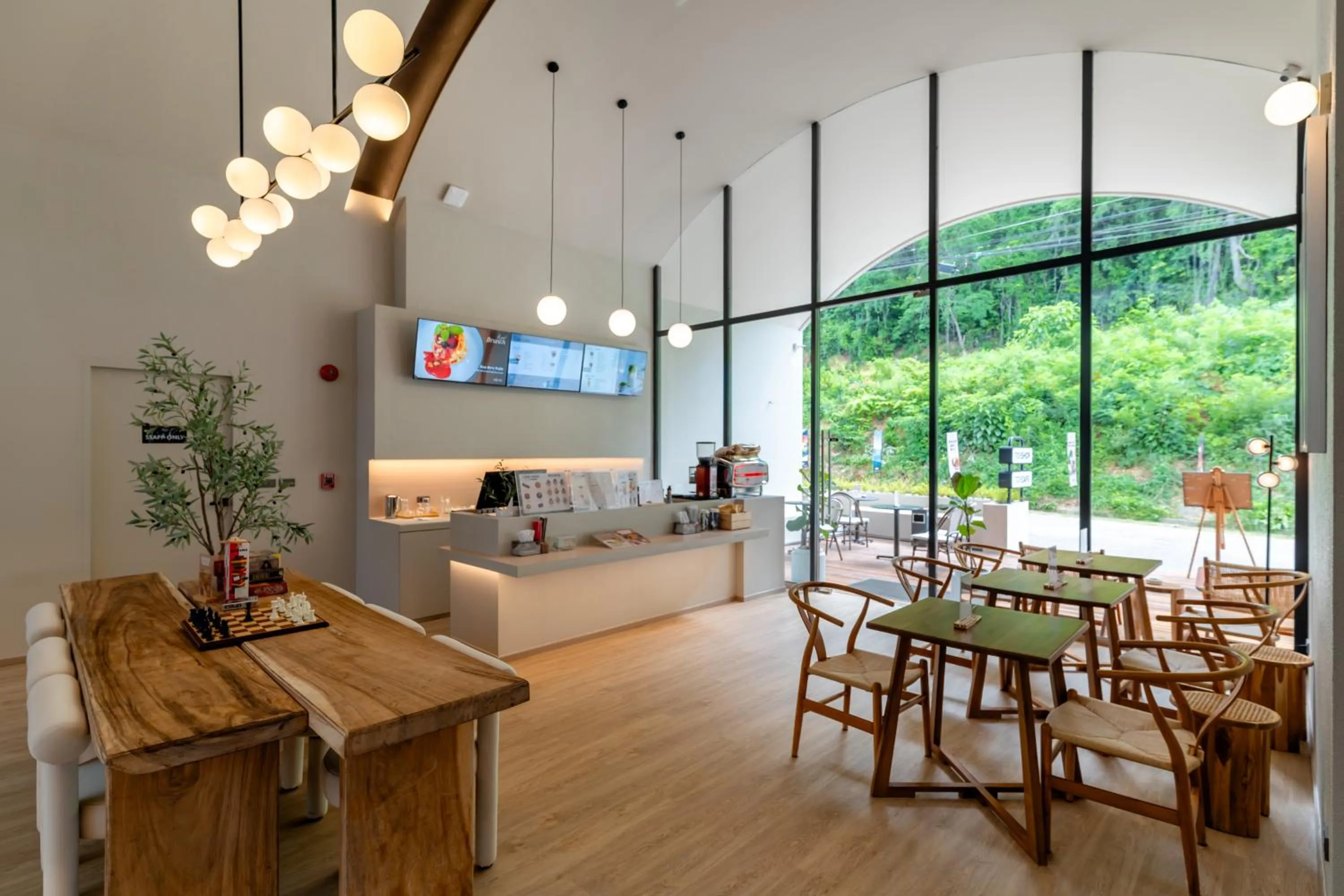 Restaurant/places to eat in Hotel Tide Phuket Beachfront