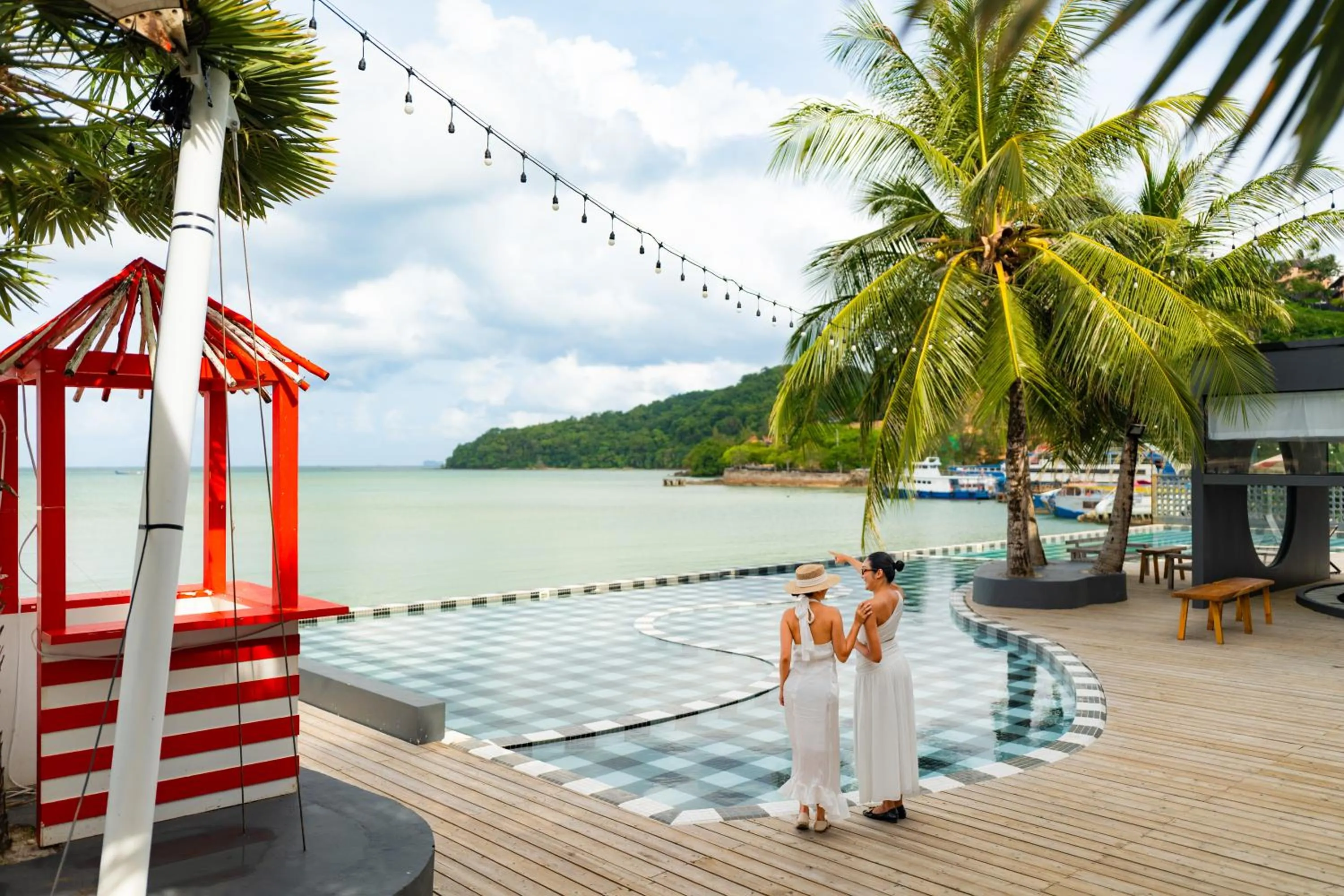 Beach in Hotel Tide Phuket Beachfront