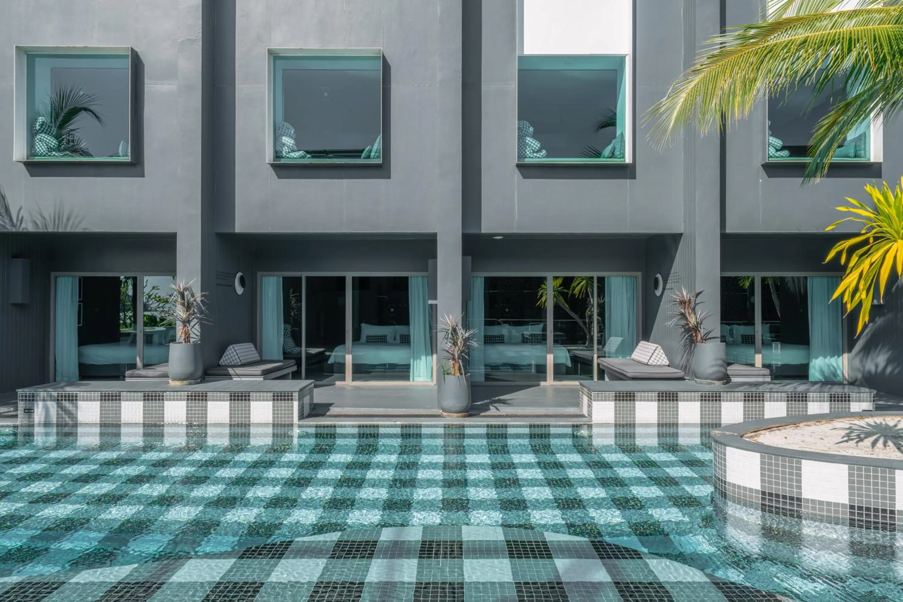 Swimming pool in Hotel Tide Phuket Beachfront