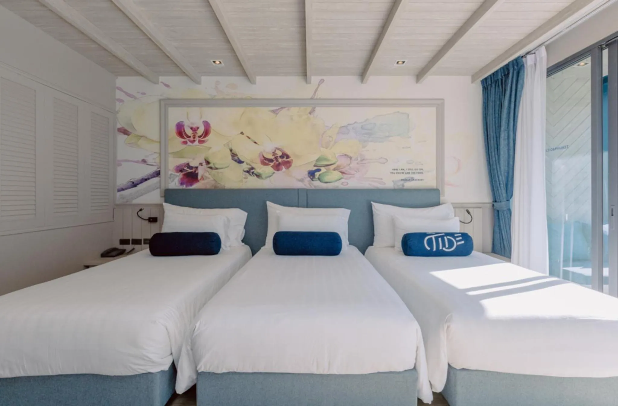 Bed in Hotel Tide Phuket Beachfront