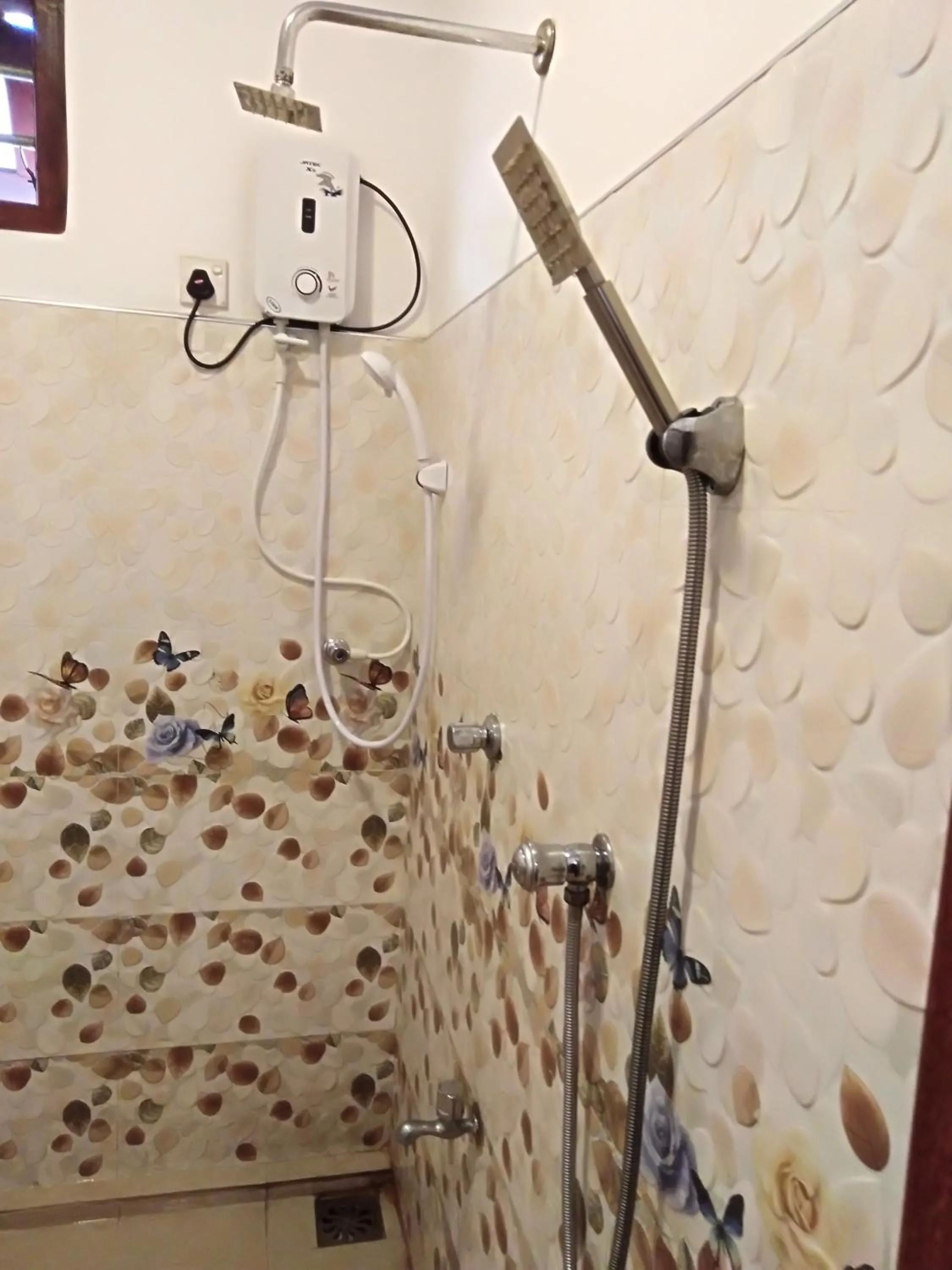 Shower in Ranmitha Villa Weligama
