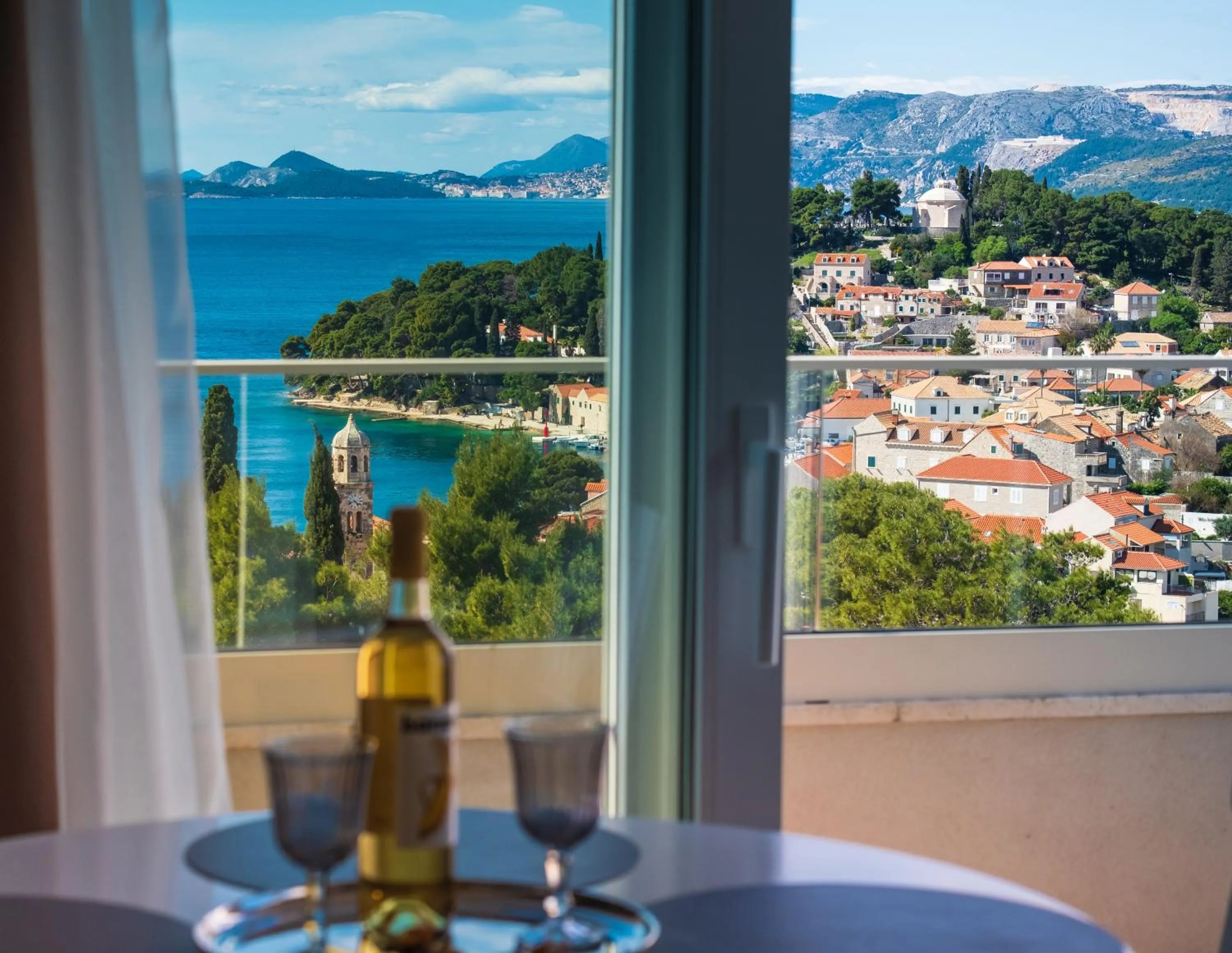 Dining area in Apartments Red Coral Cavtat