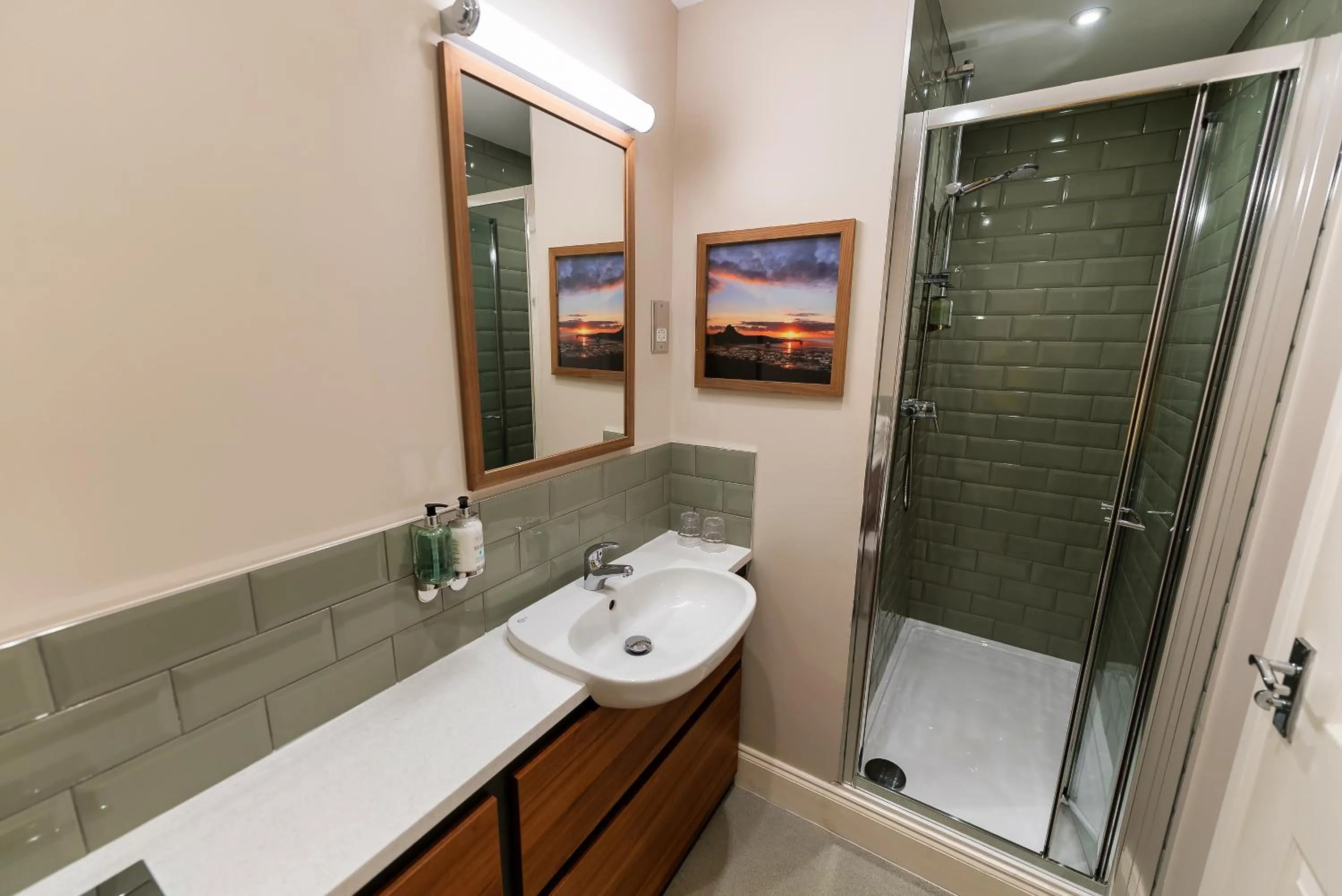 Bathroom in The Lindisfarne Inn - The Inn Collection Group