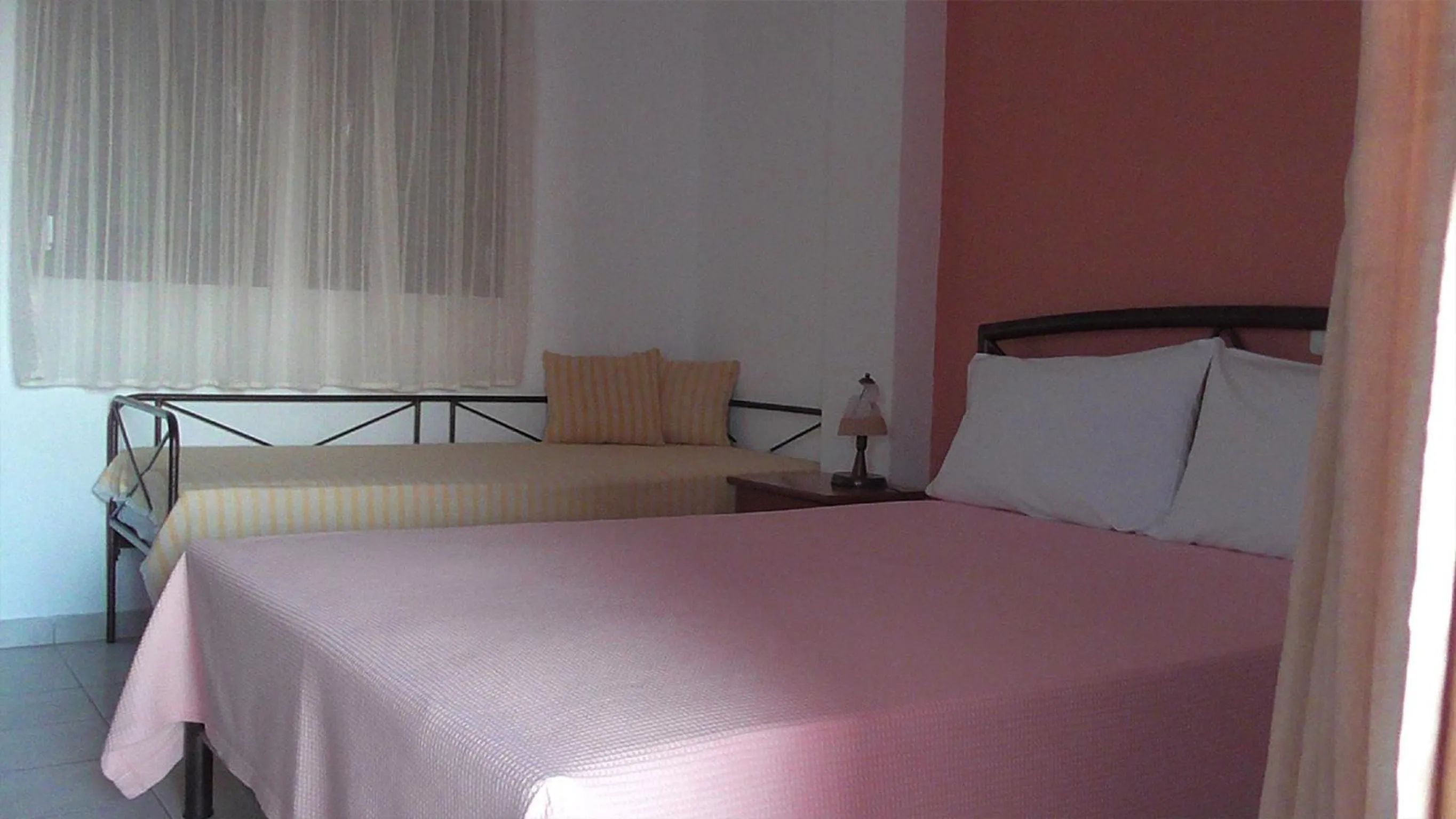 Bedroom, Bed in Studios Tripiti