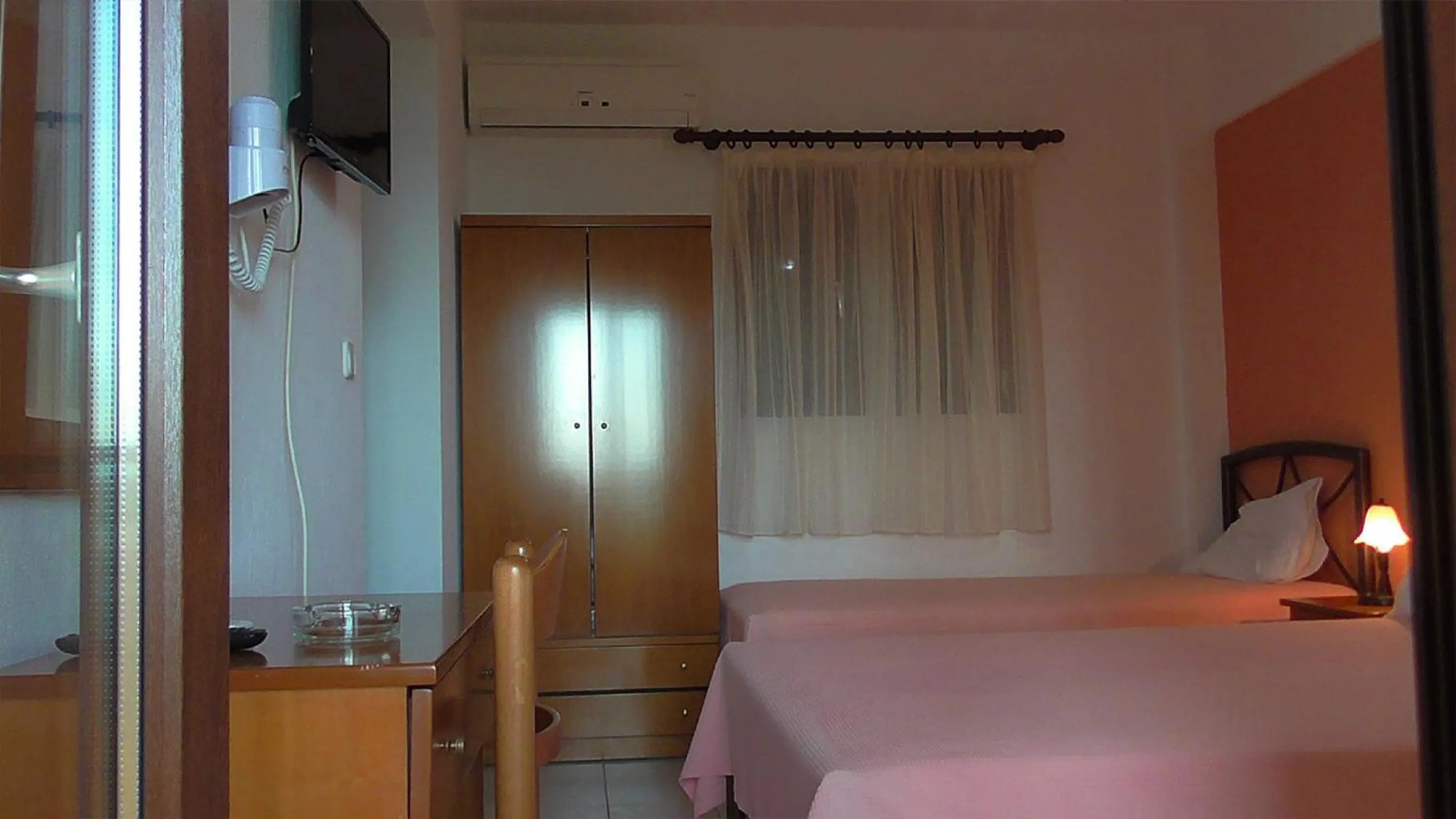 Bedroom, Bed in Studios Tripiti