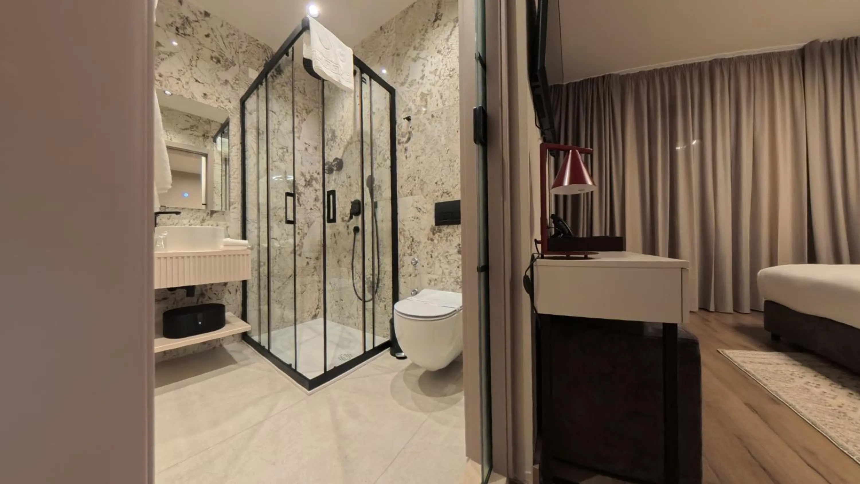 Bathroom, Bed in Hotel Aquarius Dubrovnik