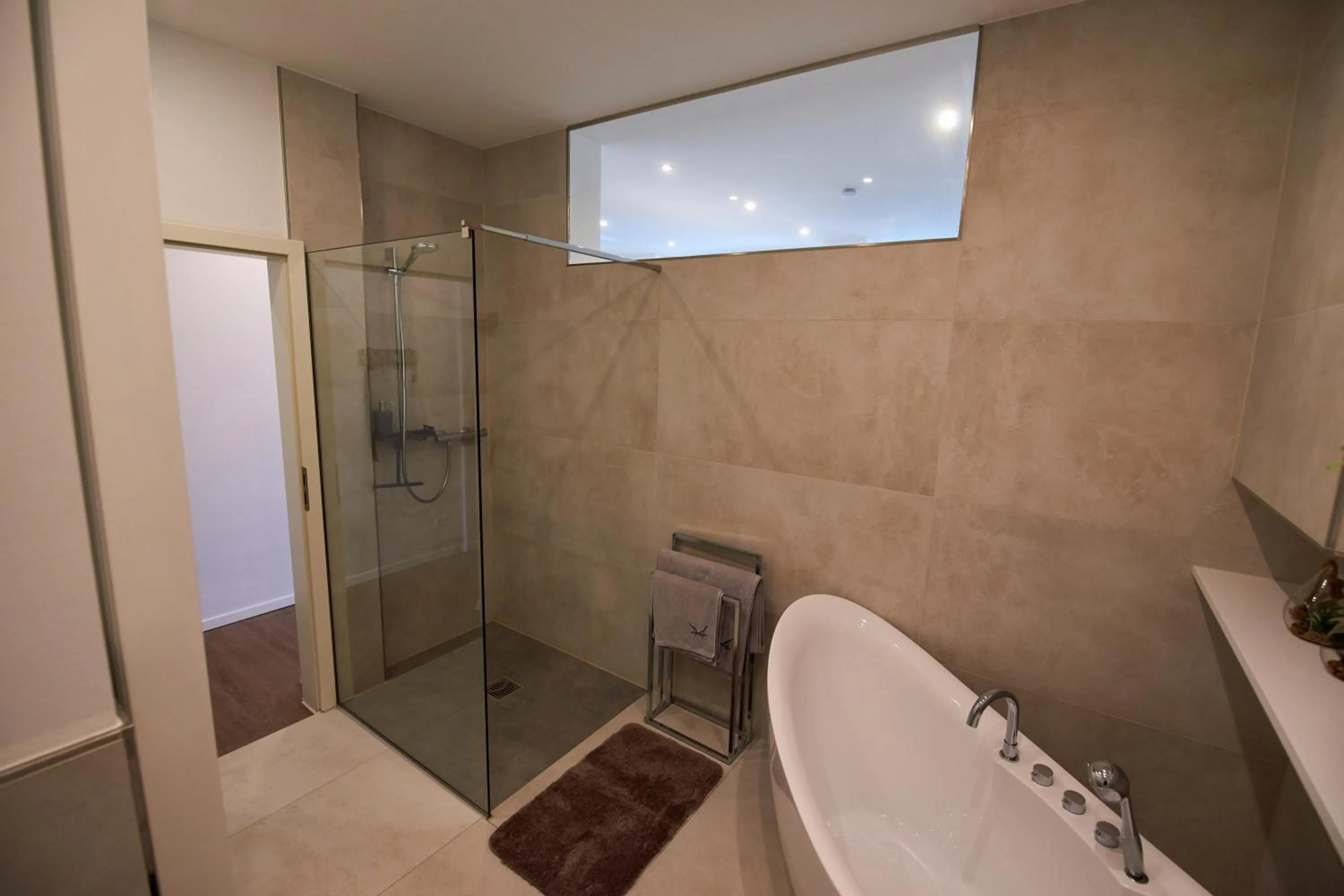 Shower in Business Apartments Höfle