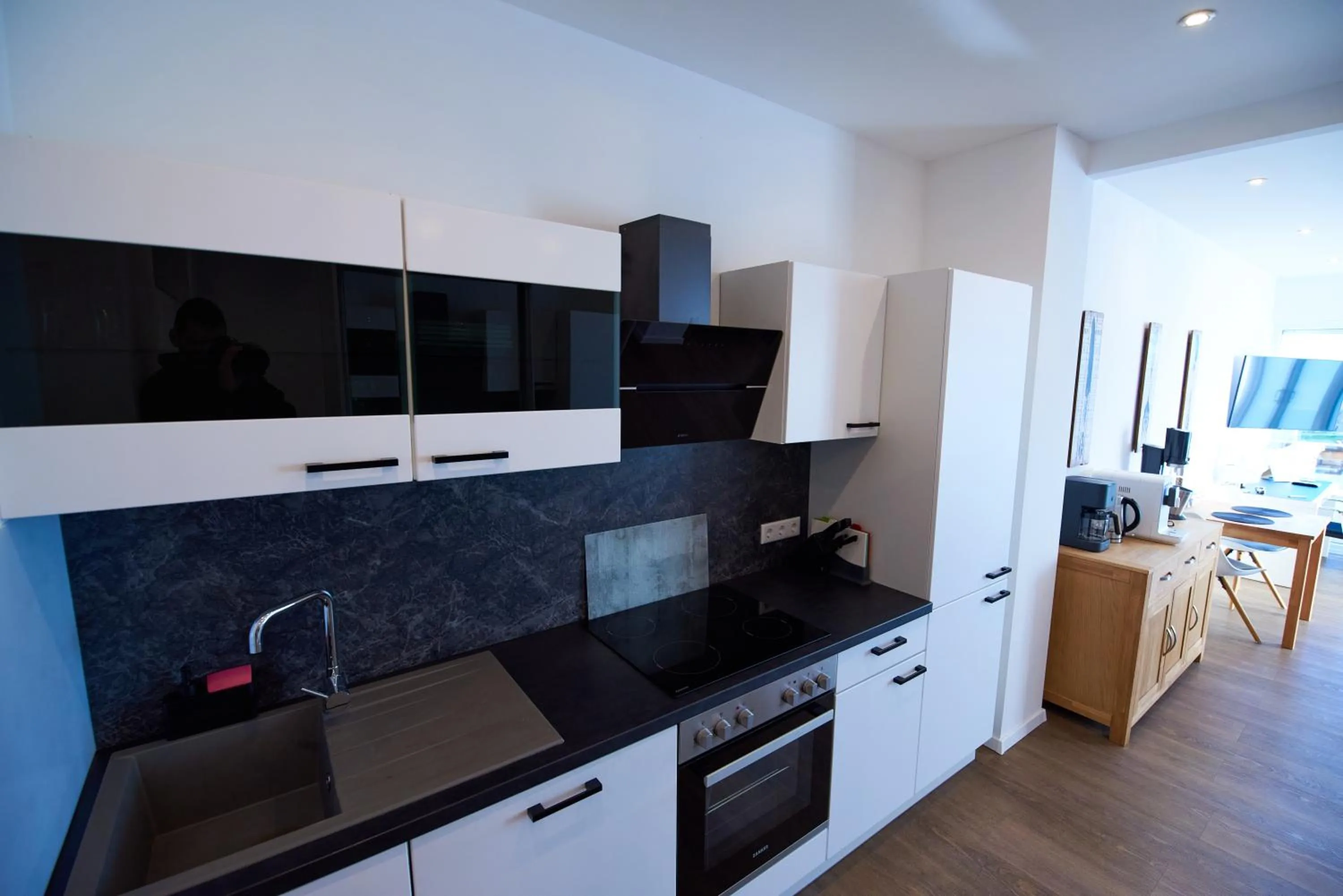 Kitchen or kitchenette in Business Apartments Höfle