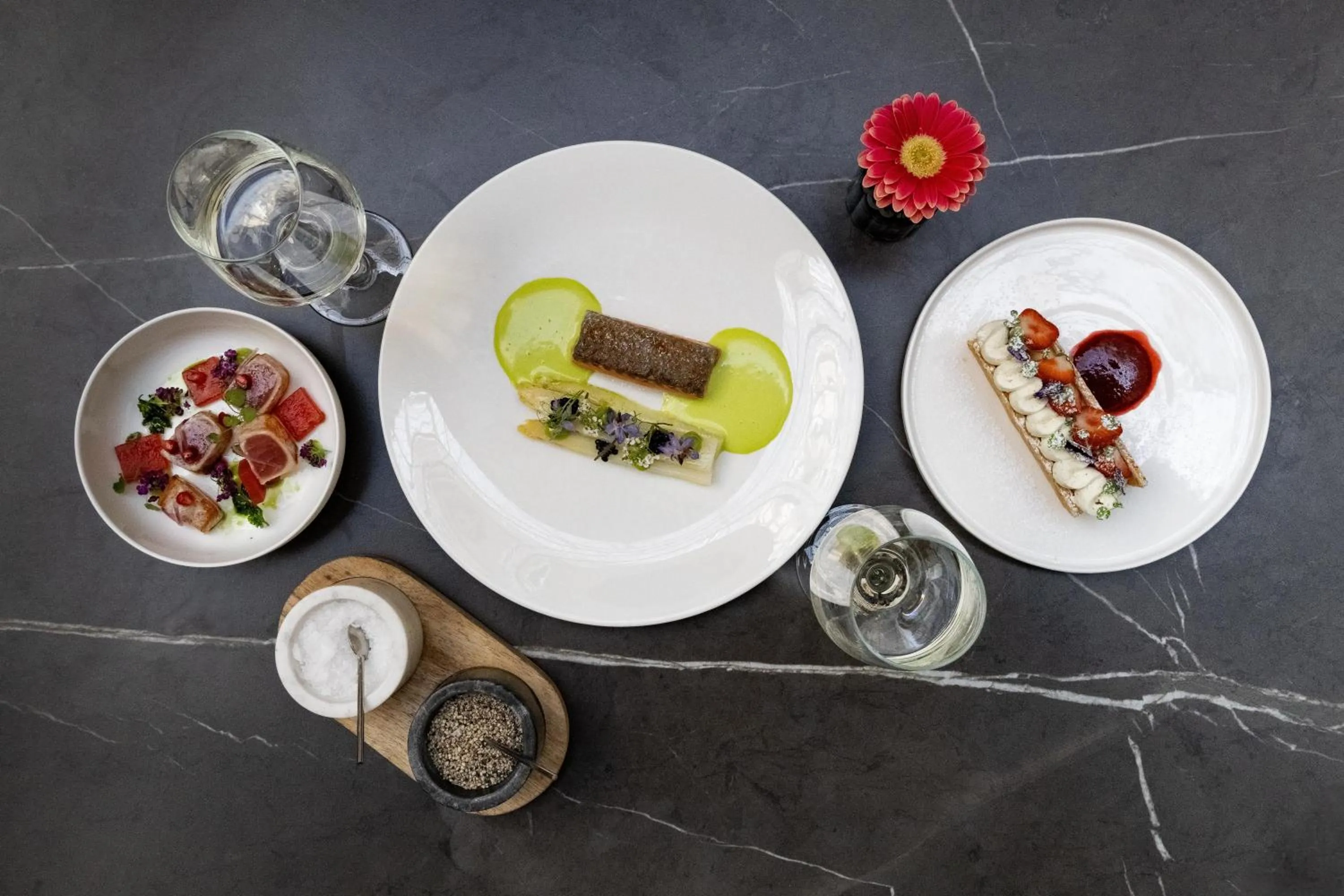 Food and drinks in Radisson Collection Grand Place Brussels