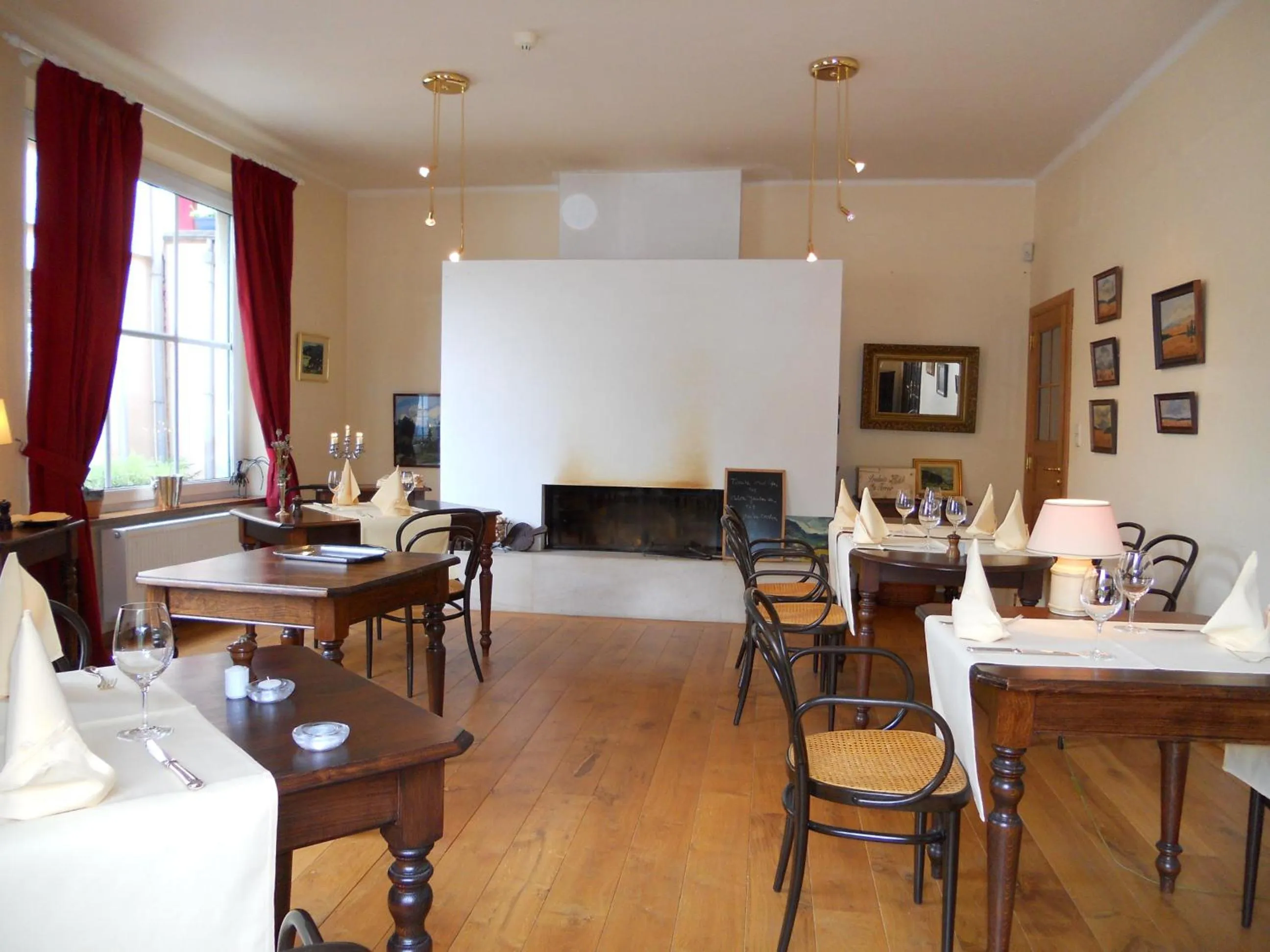 Restaurant/places to eat in Hotel Beau Rivage and Restaurant Koulic