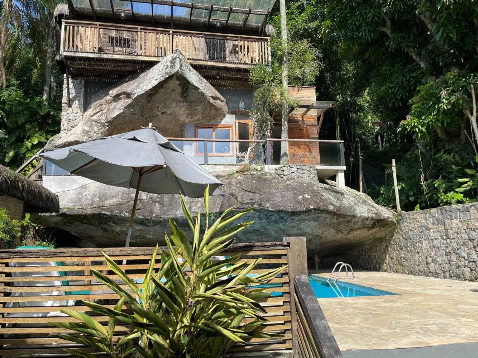 Facade/entrance in Yannai Chalé Praia