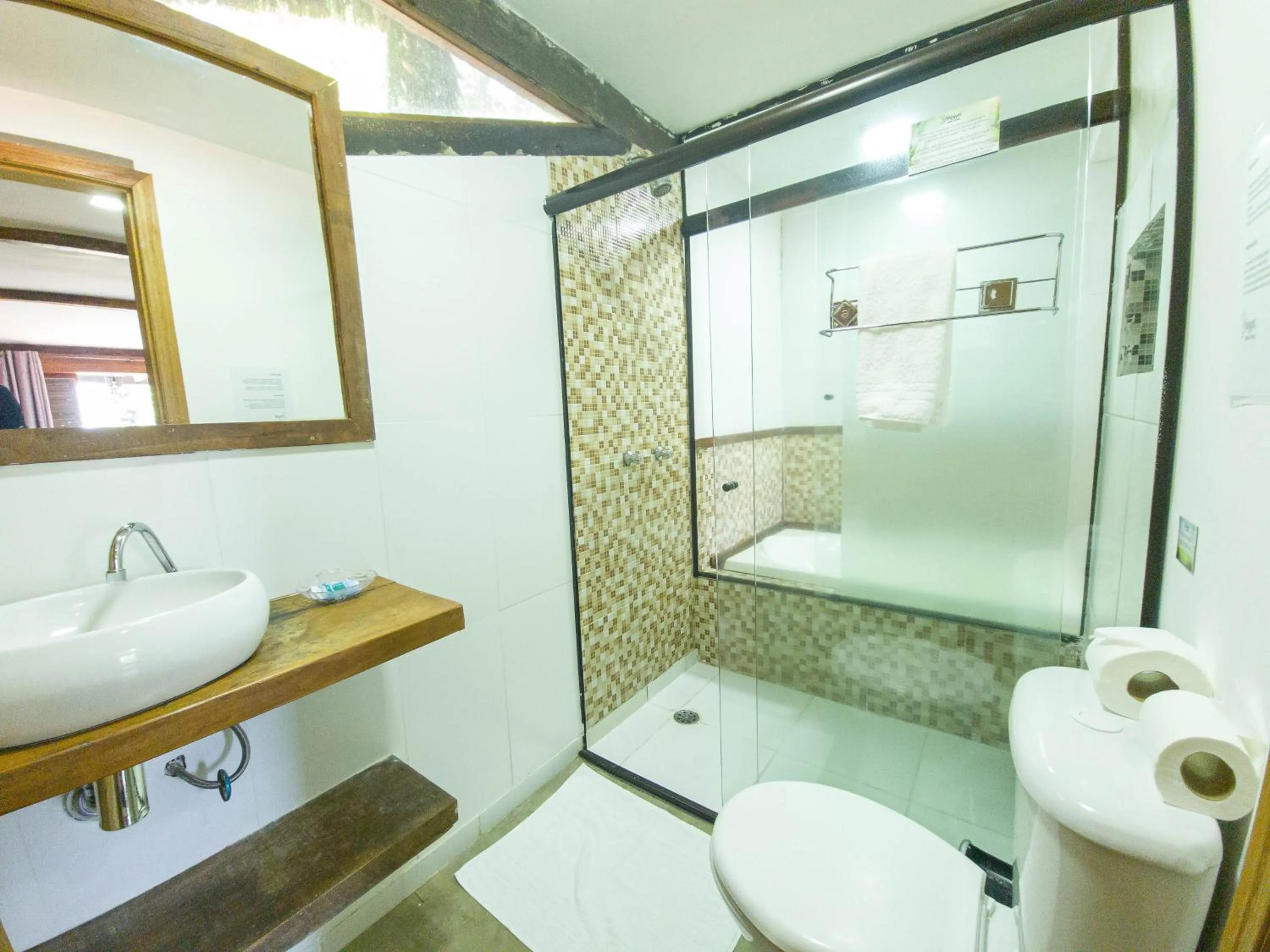 Shower in Yannai Chalé Praia