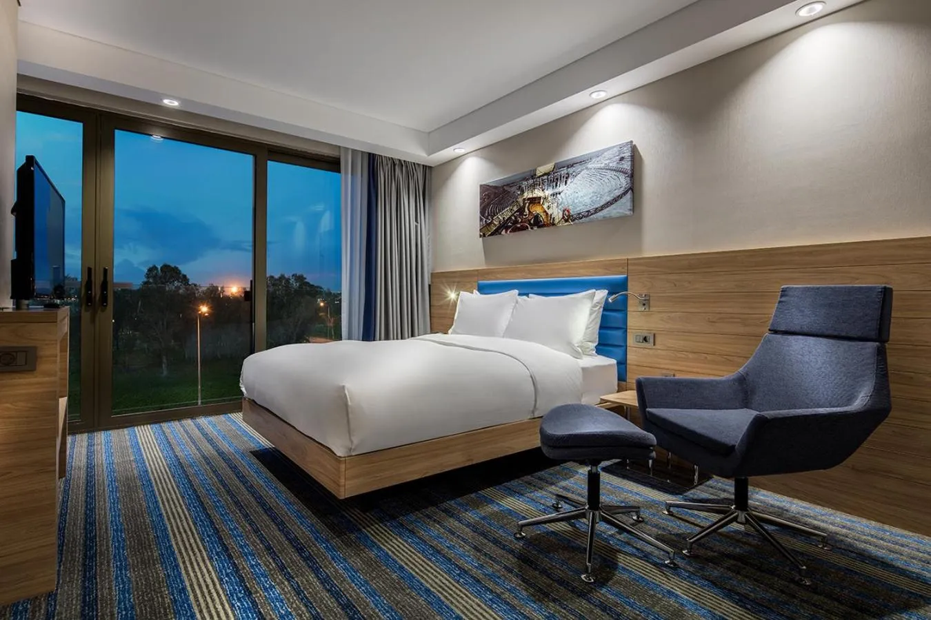 Photo of the whole room, Bed in Hampton By Hilton Izmir Aliaga