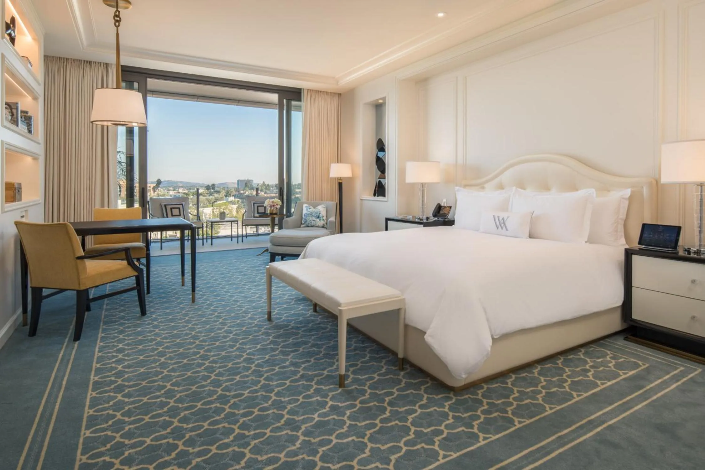 Guests, Bed in Waldorf Astoria Beverly Hills