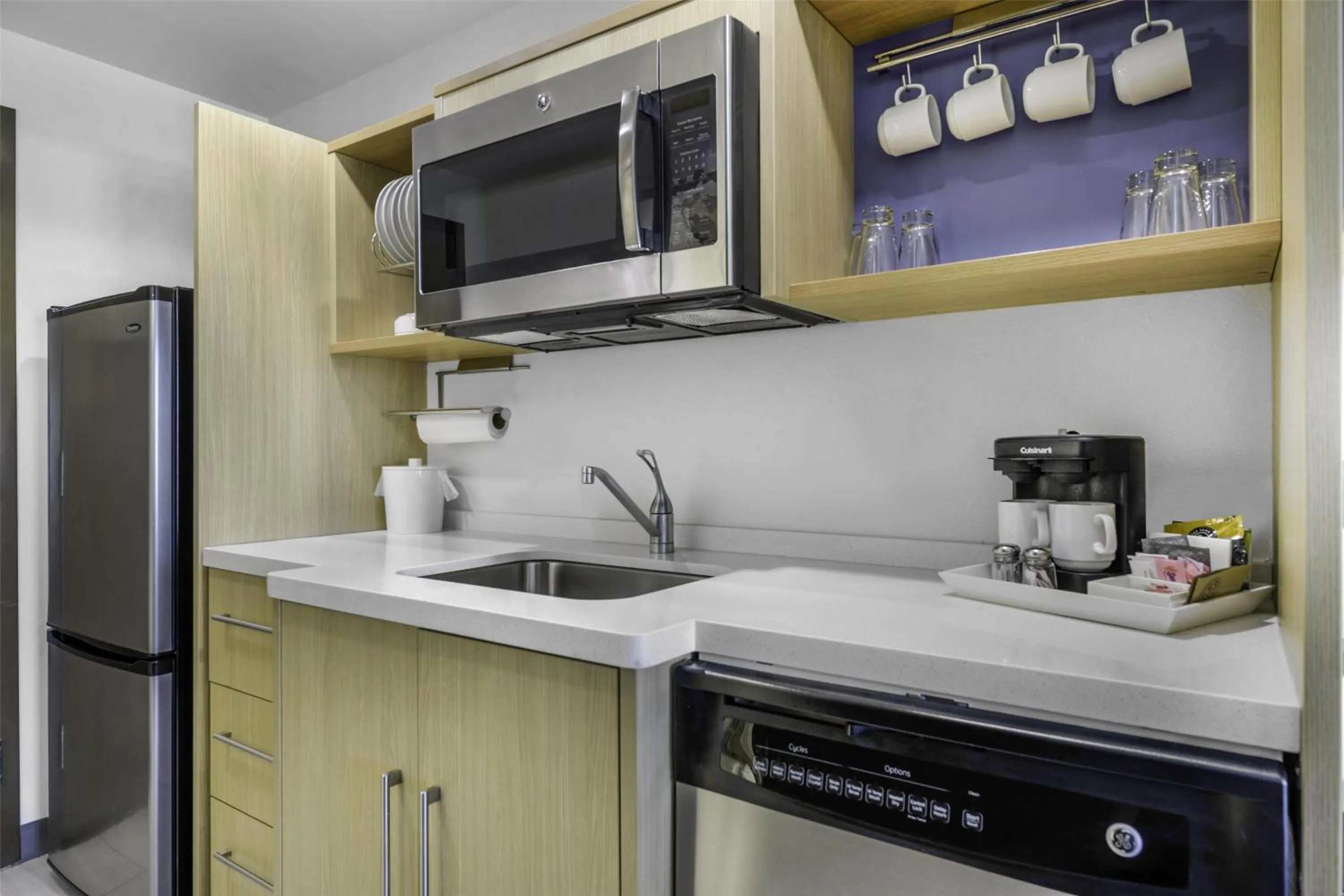 Kitchen or kitchenette in Home2 Suites By Hilton St. Simons Island