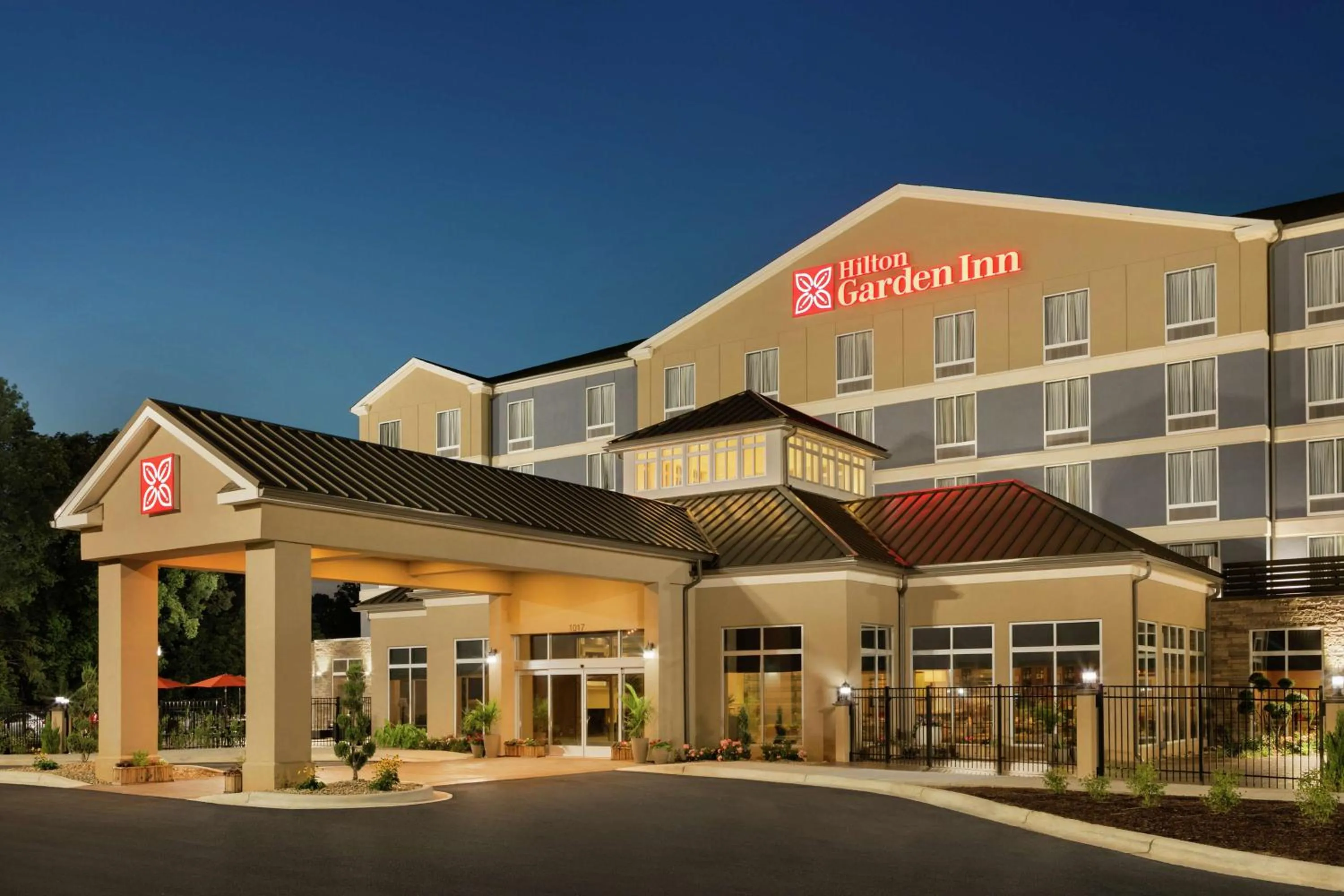 Property building in Hilton Garden Inn Statesville