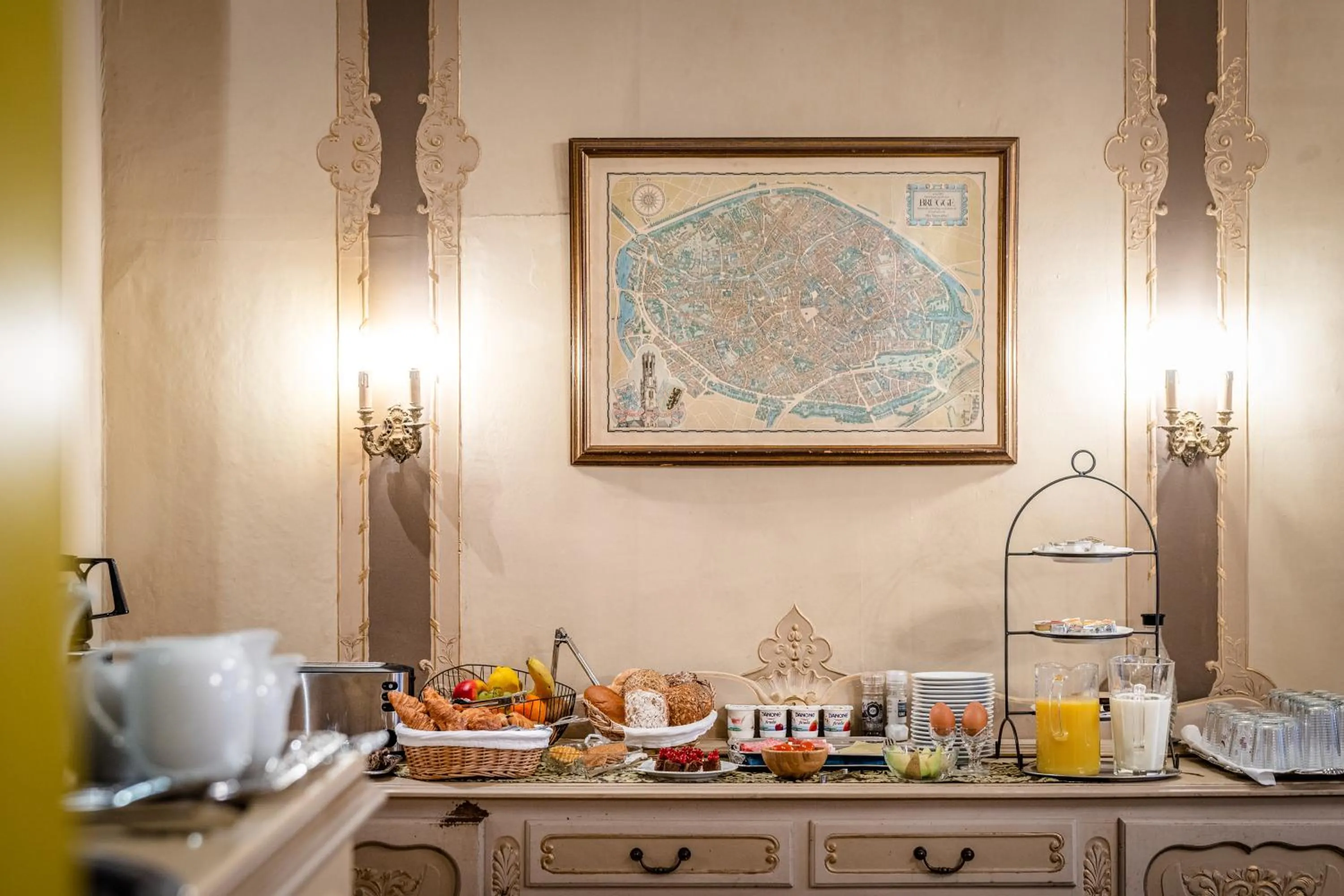 Food and drinks in Hotel Van Eyck