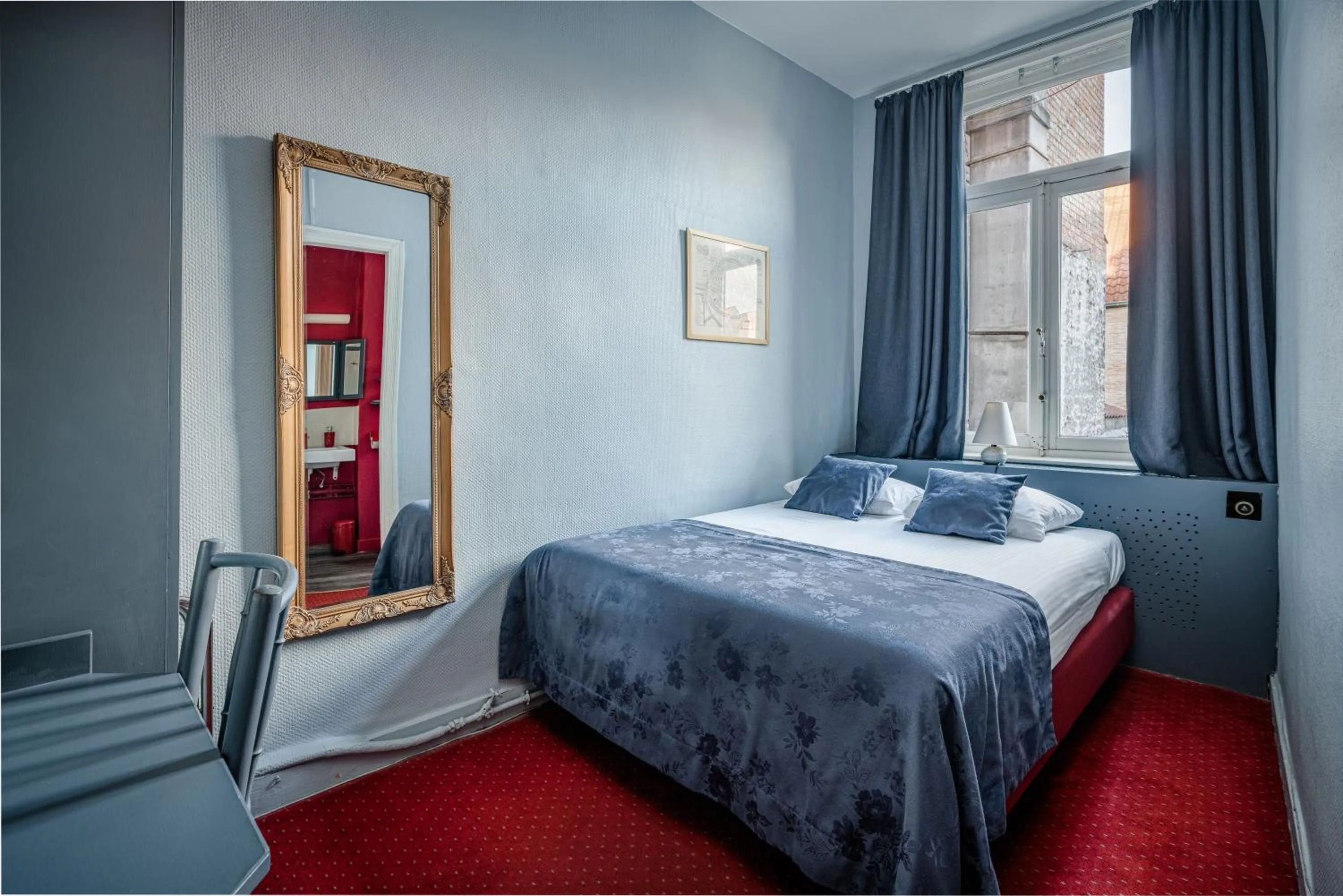 Bed in Hotel Van Eyck